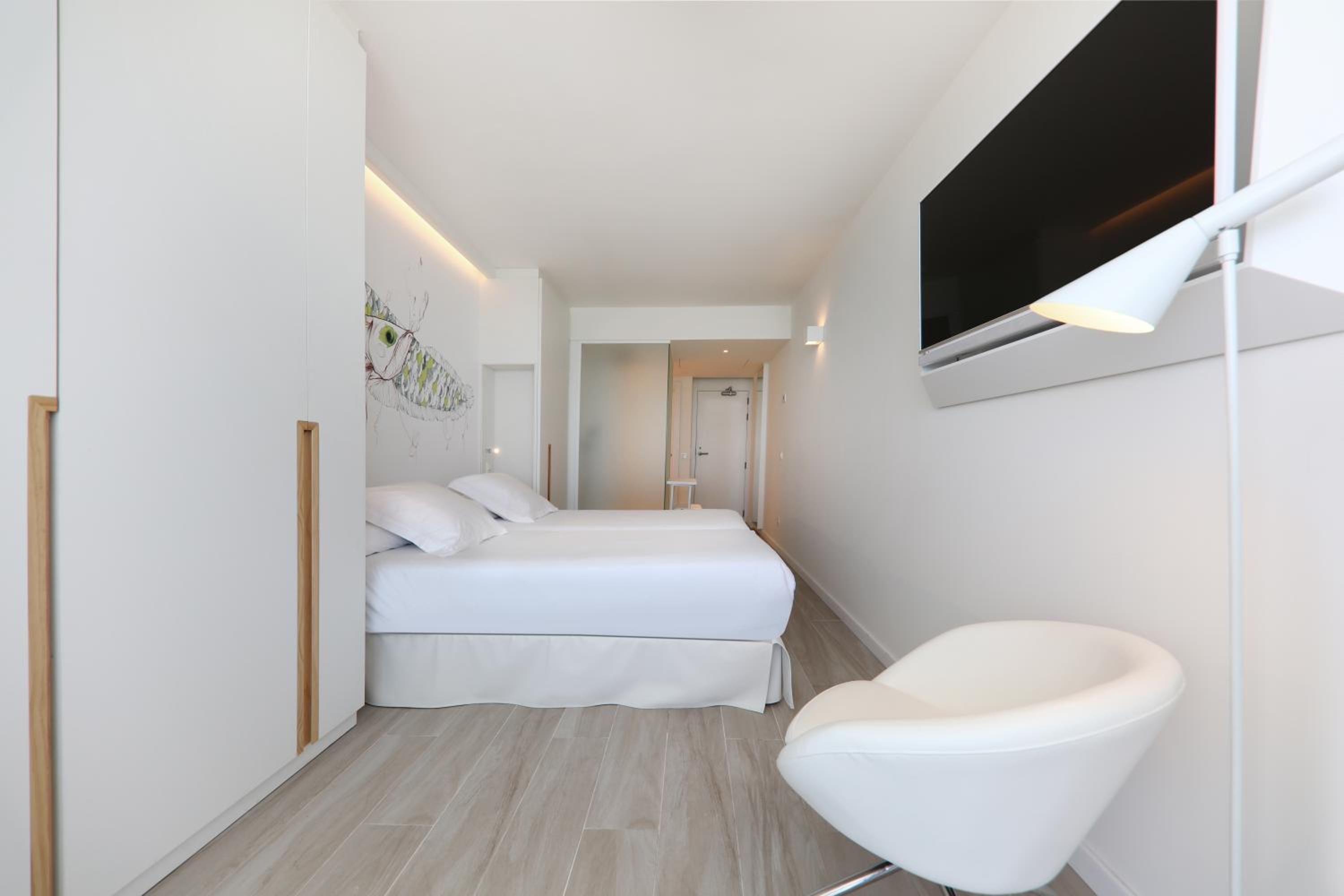 Double Room with Sea View - Photo 2