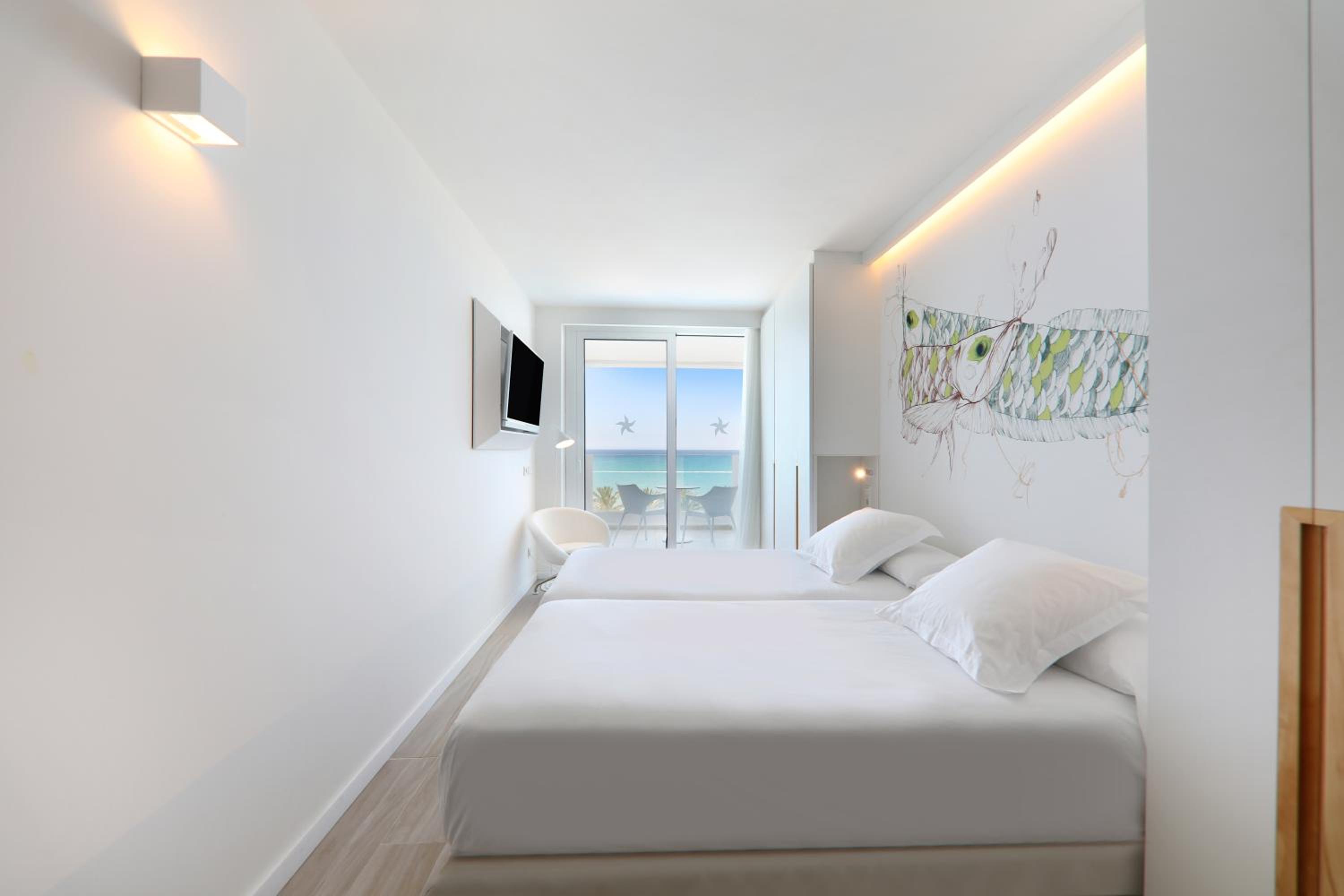 Double Room with Sea View - Photo 1