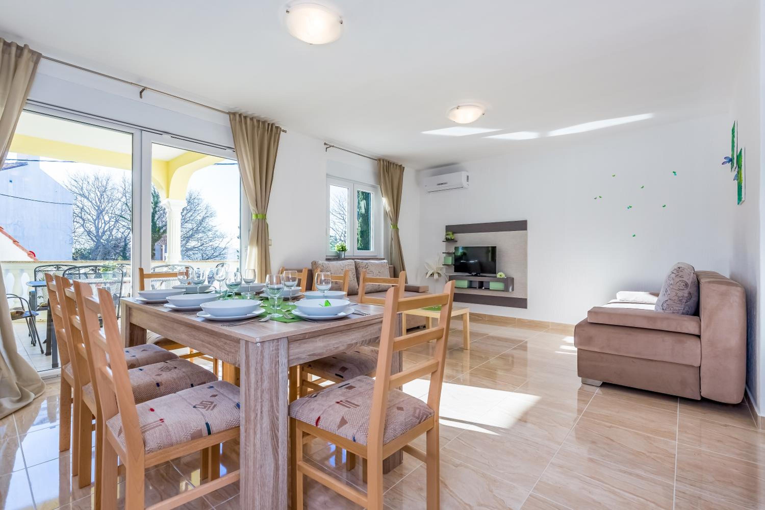 Villa - Photo 4