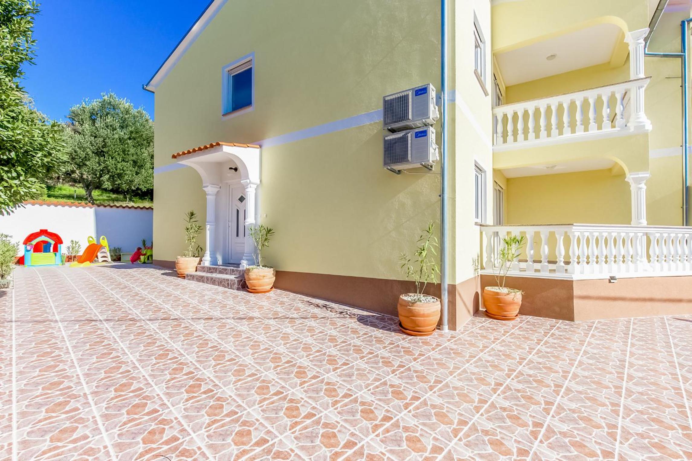Villa - Photo 16