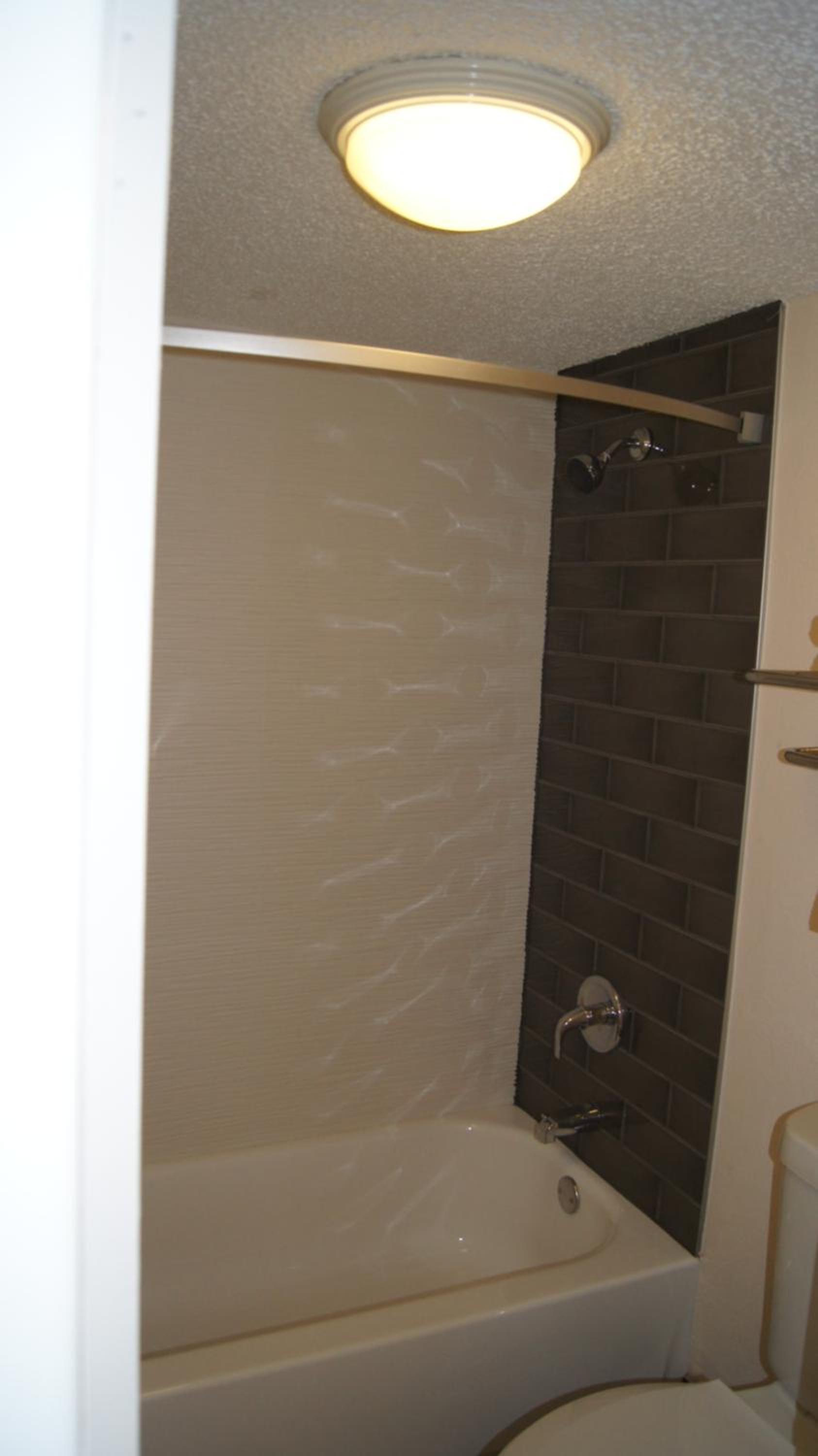 King Room - Non-Smoking - Photo 4