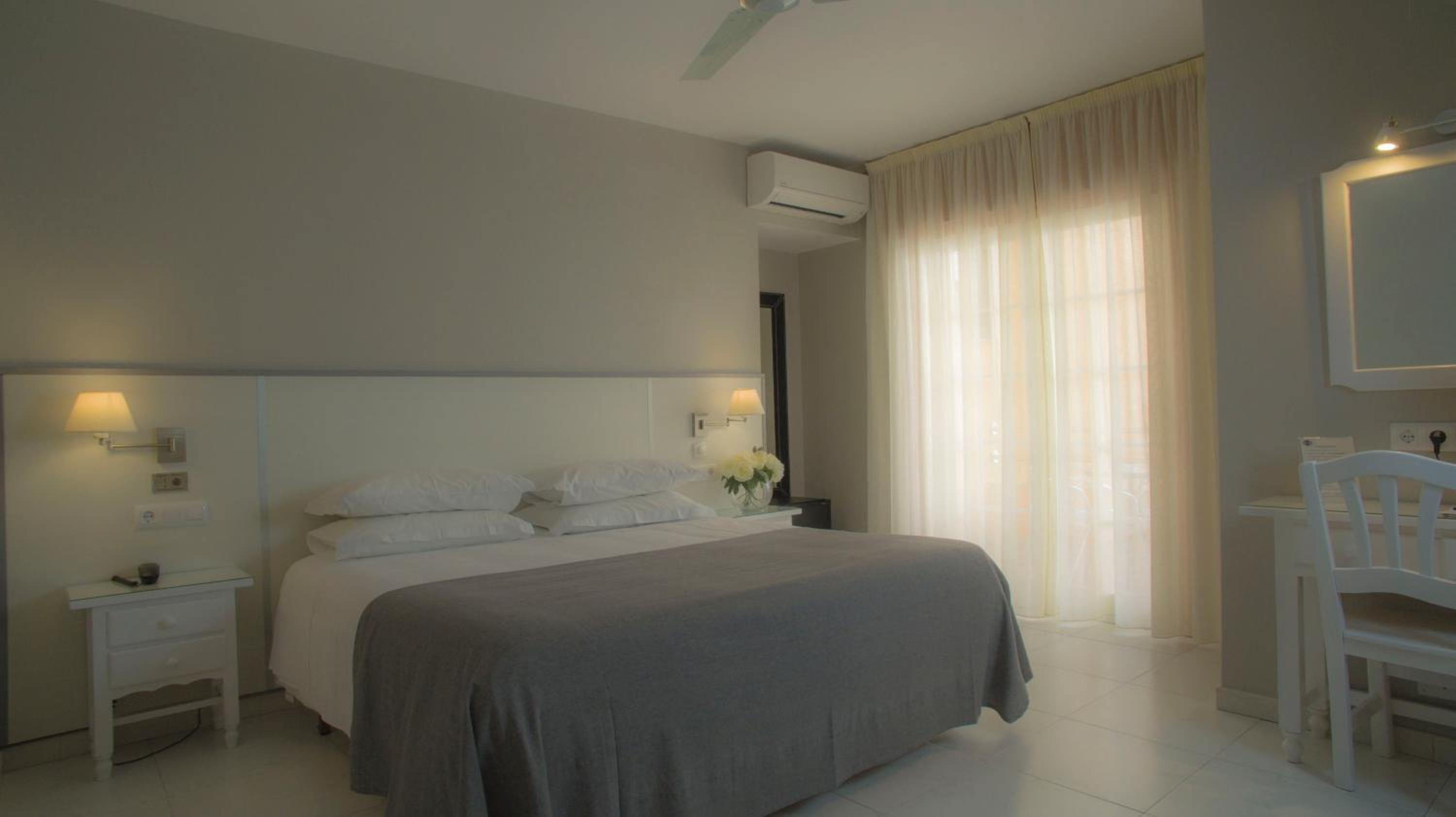 Double Room with Balcony or Terrace photo 3
