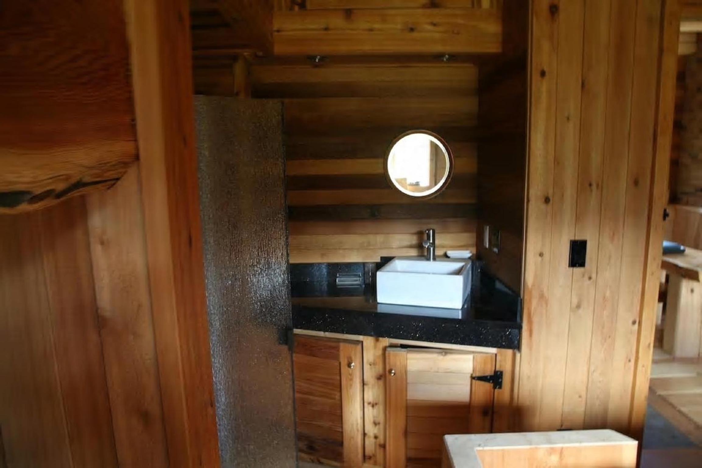 Cottage with External Bathroom photo 2