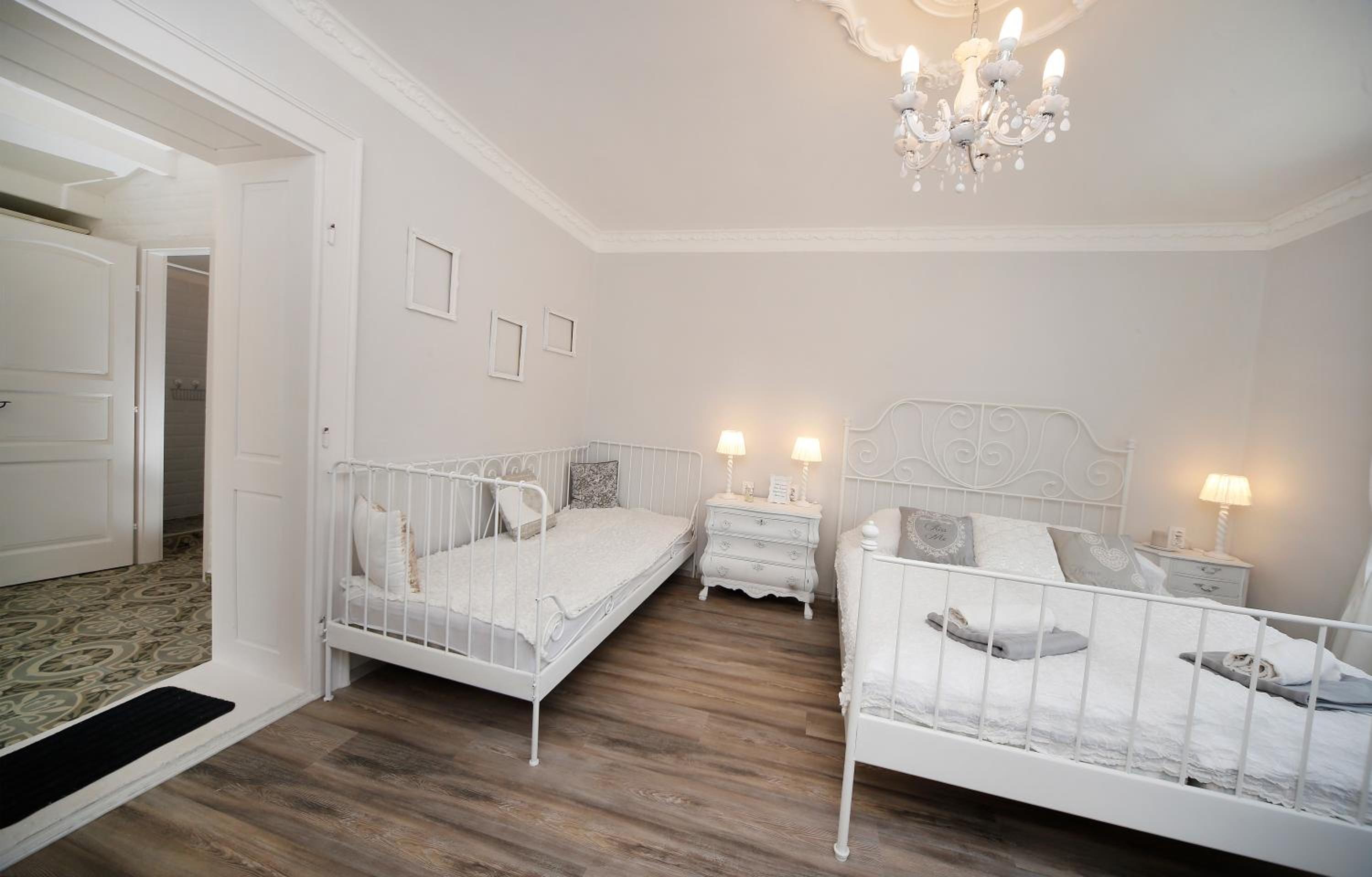 One-Bedroom Apartment (3 Adults) with Terrace - Photo 4