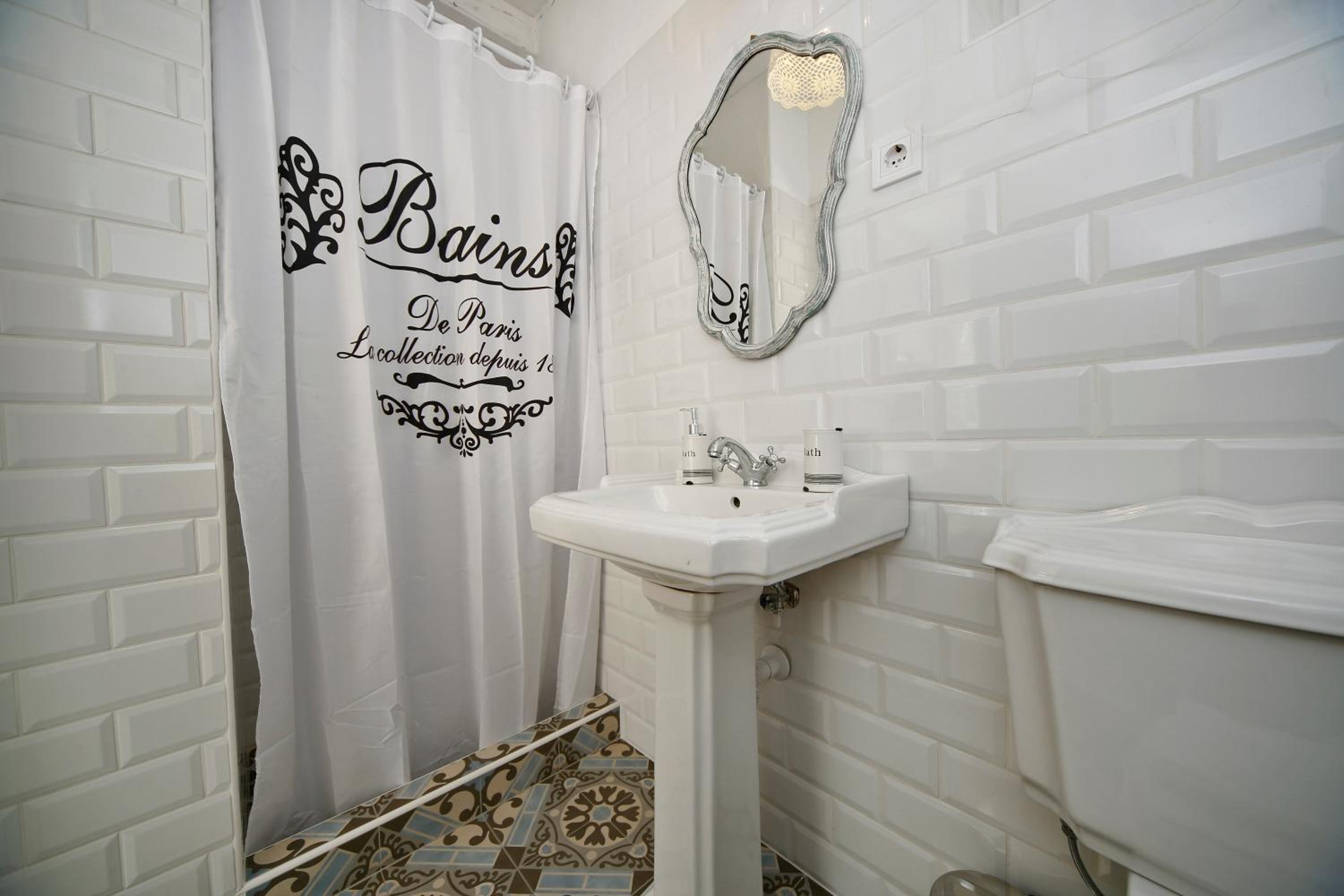 One-Bedroom Apartment (2 Adults) with Terrace - Photo 9