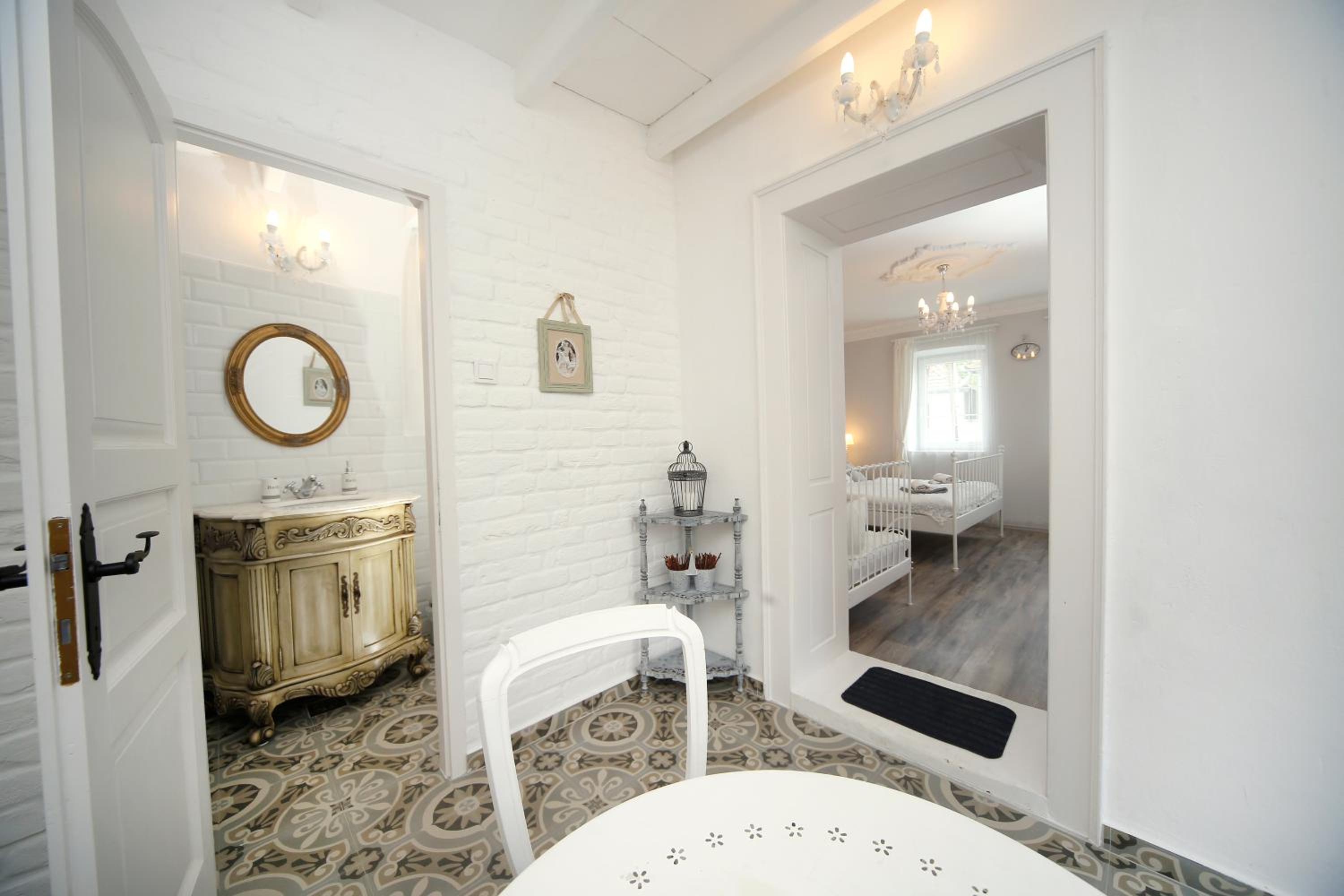 One-Bedroom Apartment (3 Adults) with Terrace - Photo 6