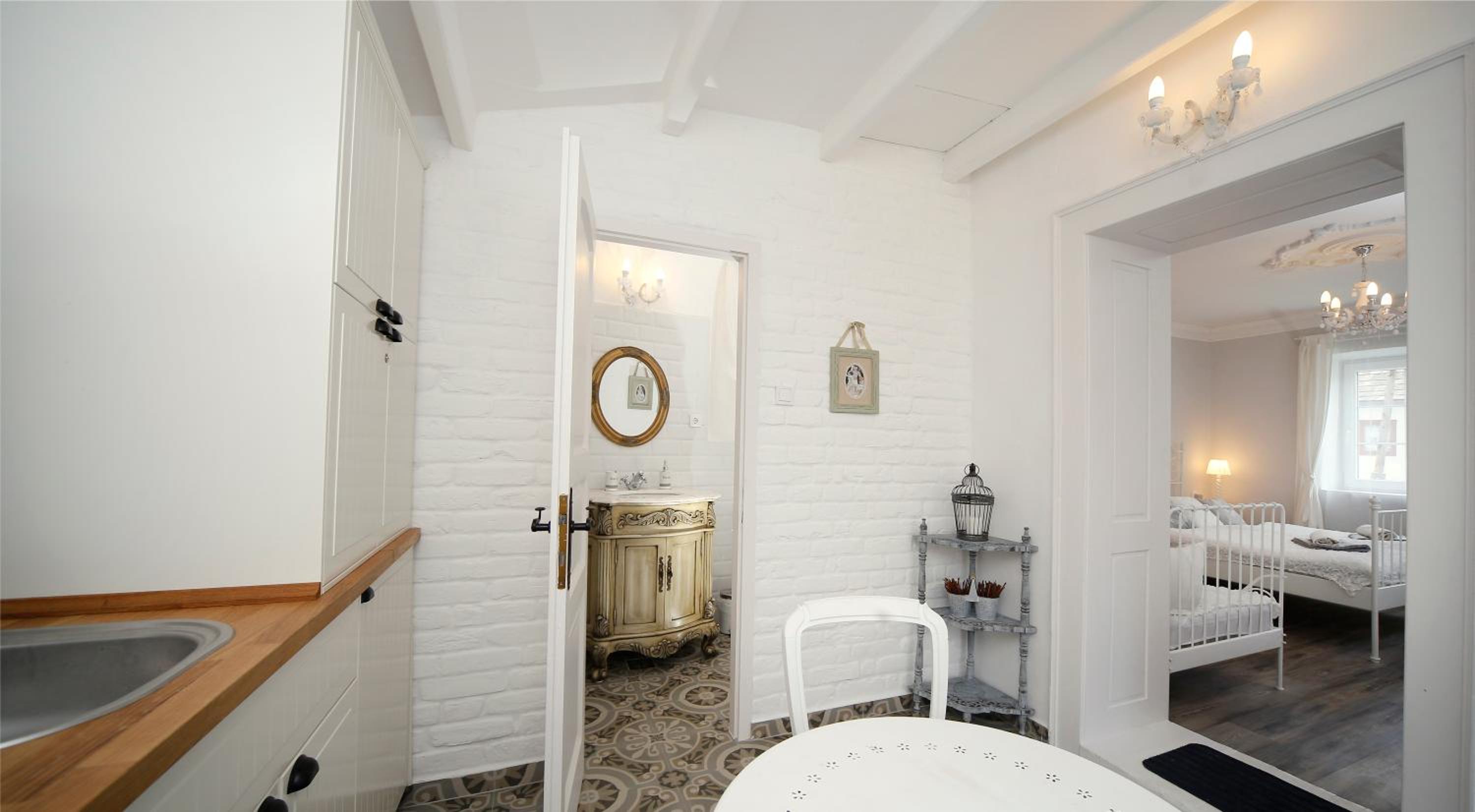 One-Bedroom Apartment (3 Adults) with Terrace - Photo 8