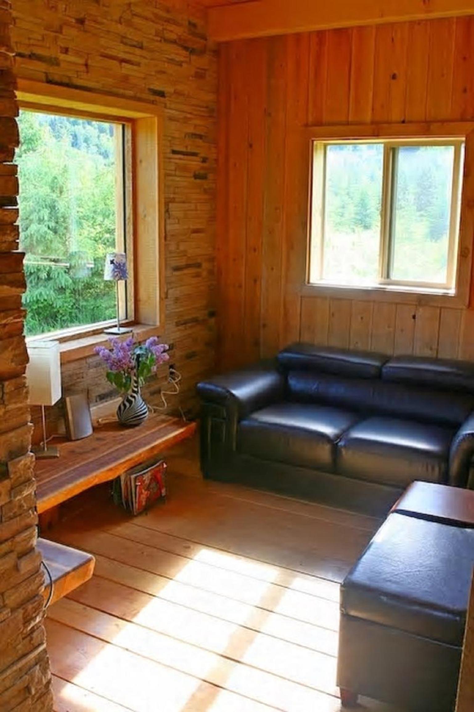 Cottage with External Bathroom photo 3