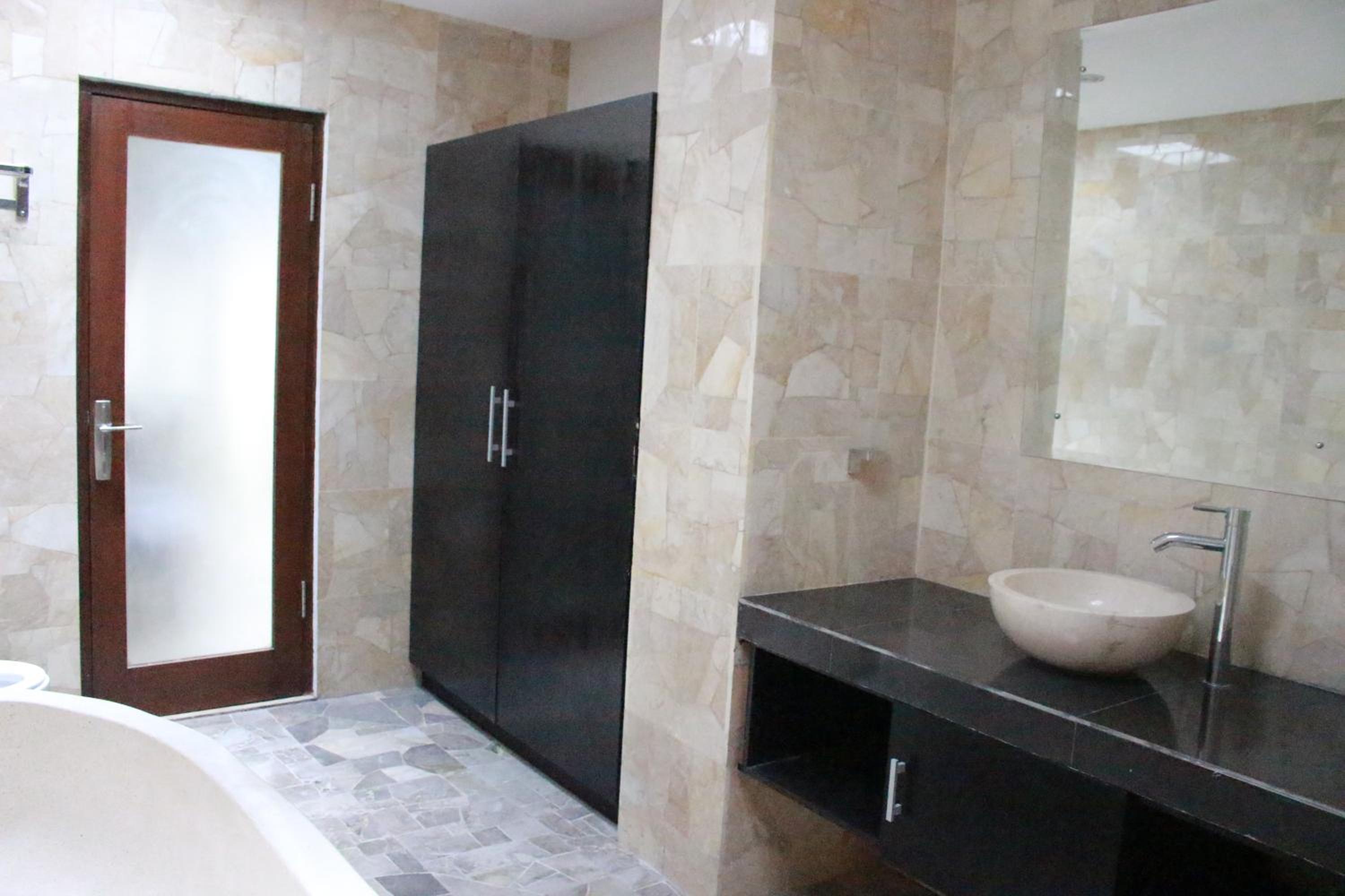 Two-Bedroom Bungalow - Photo 10