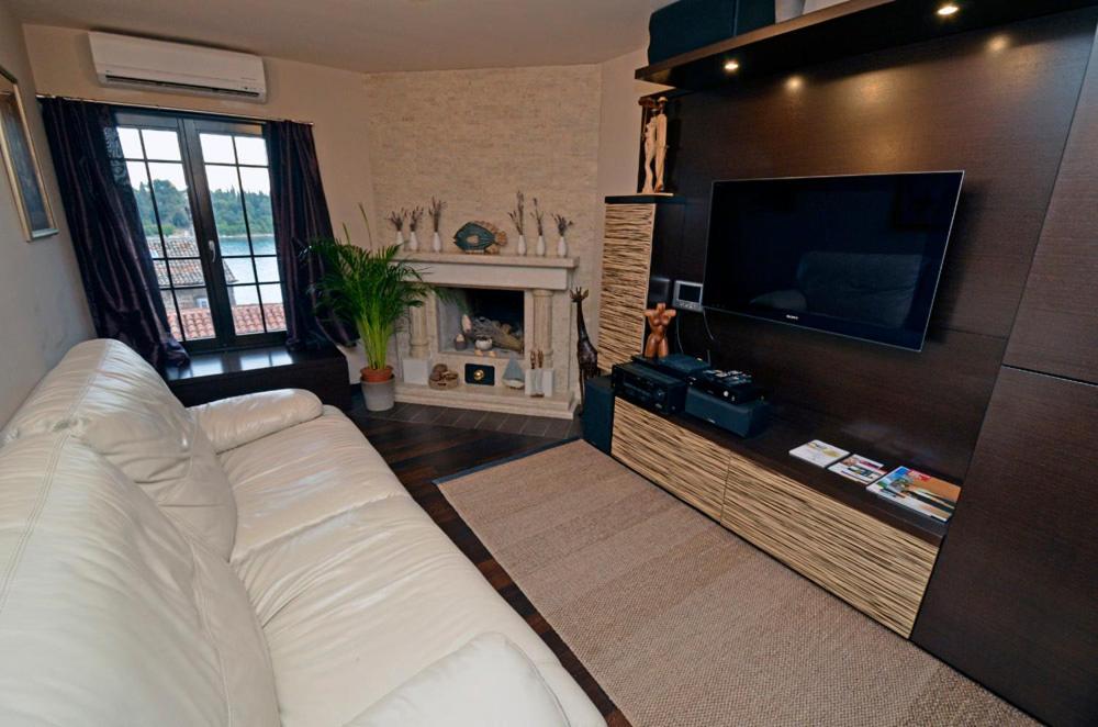 Duplex Apartment with Sea View - Photo 1