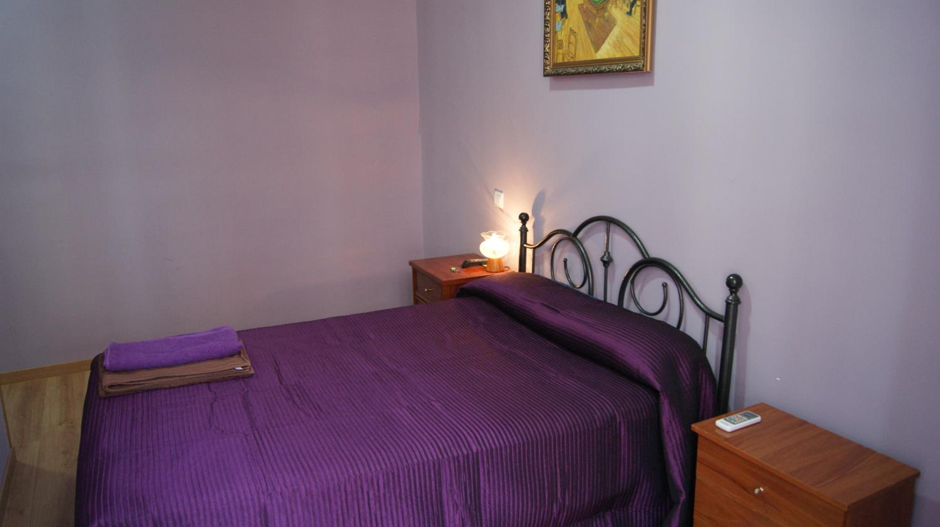 Double Room with Private Bathroom - Photo 11