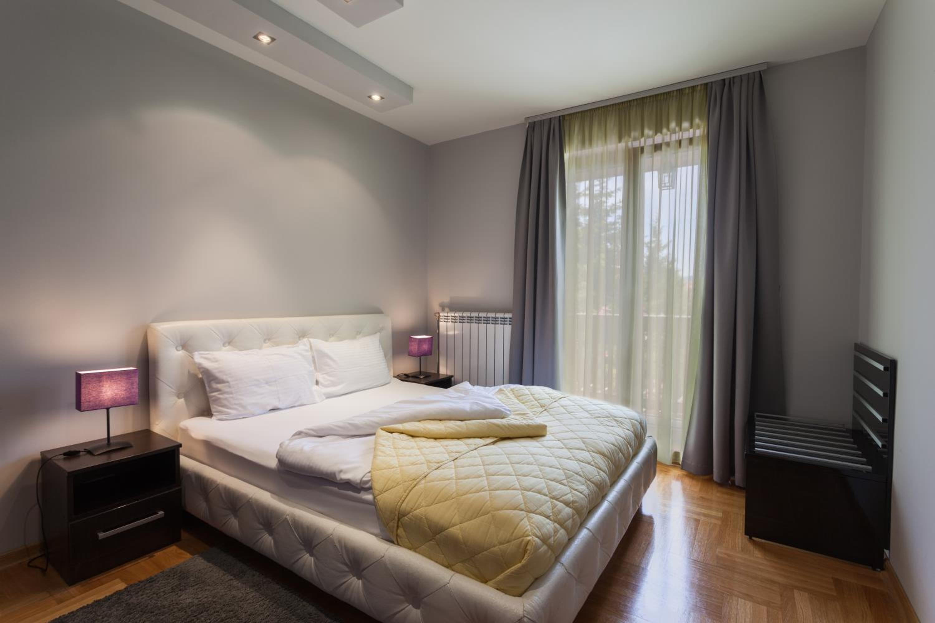 Superior One-Bedroom Apartment