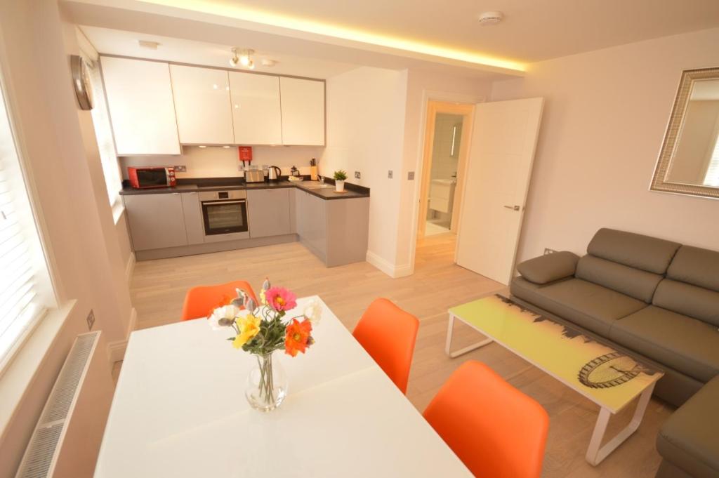 Two-Bedroom Apartment (3rd Floor - F) photo 2