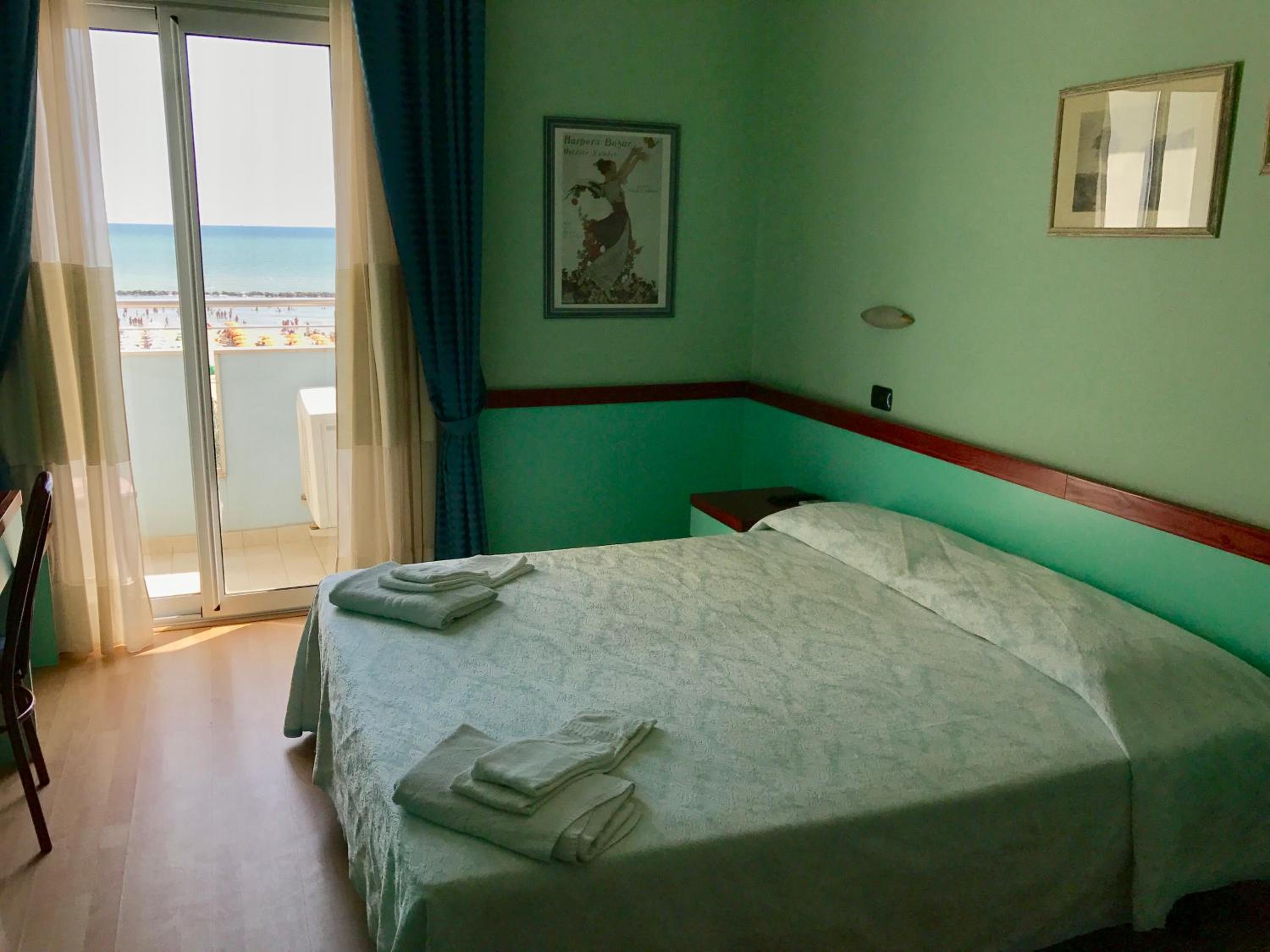 Double or Twin Room - Photo 5