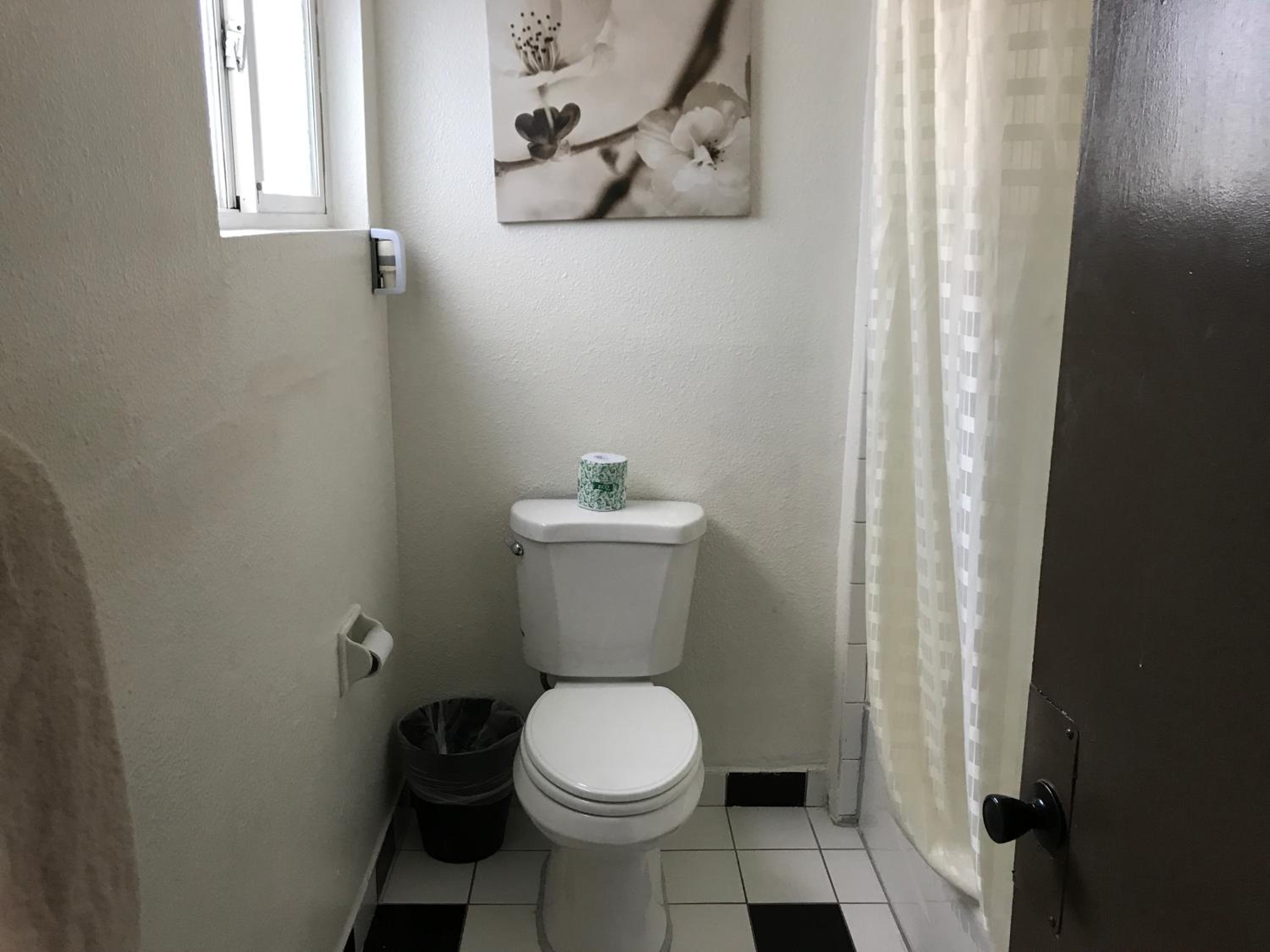 Queen Room - Photo 18