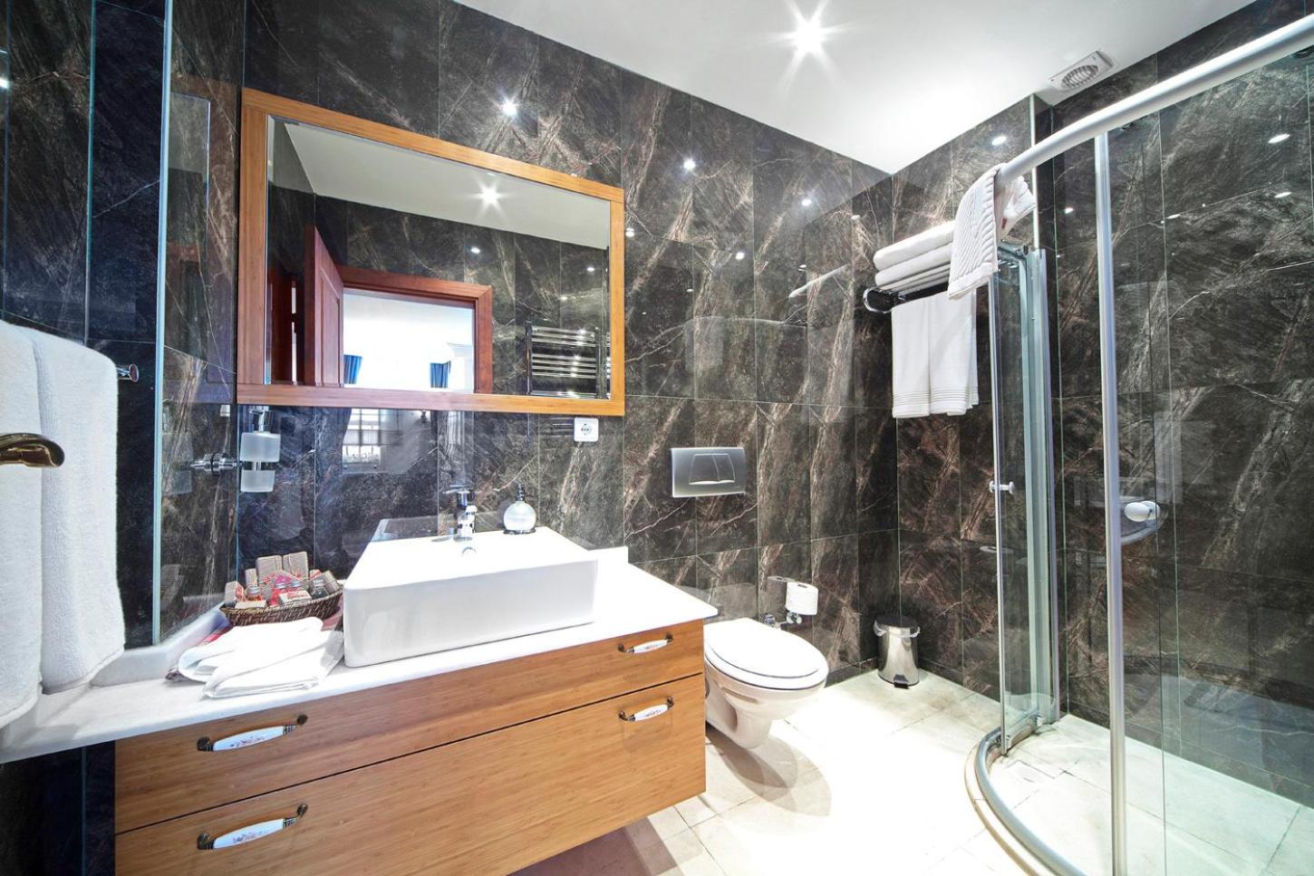 Deluxe Junior Suite photo 2