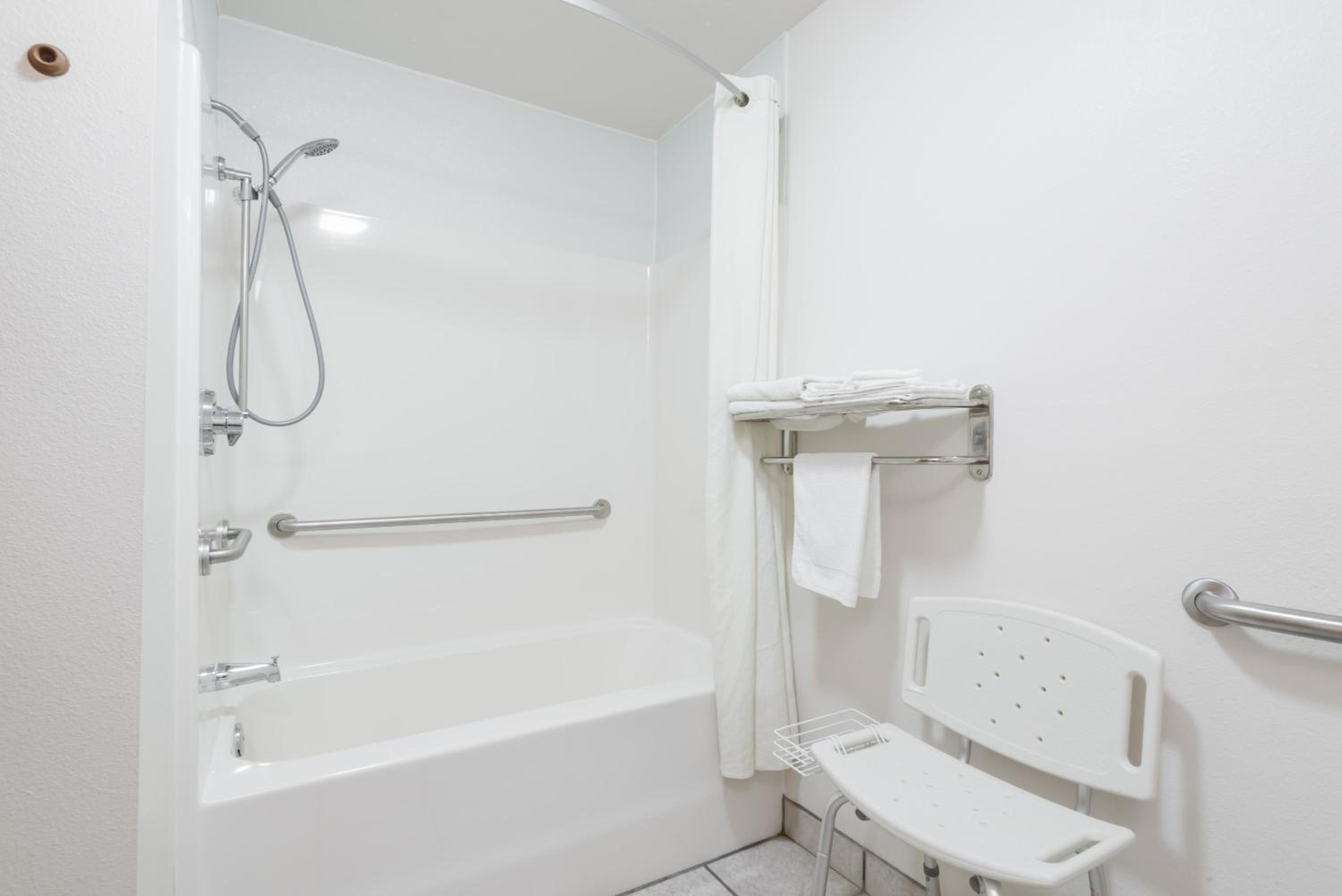 King Room - Disability Access - Non-Smoking - Photo 3