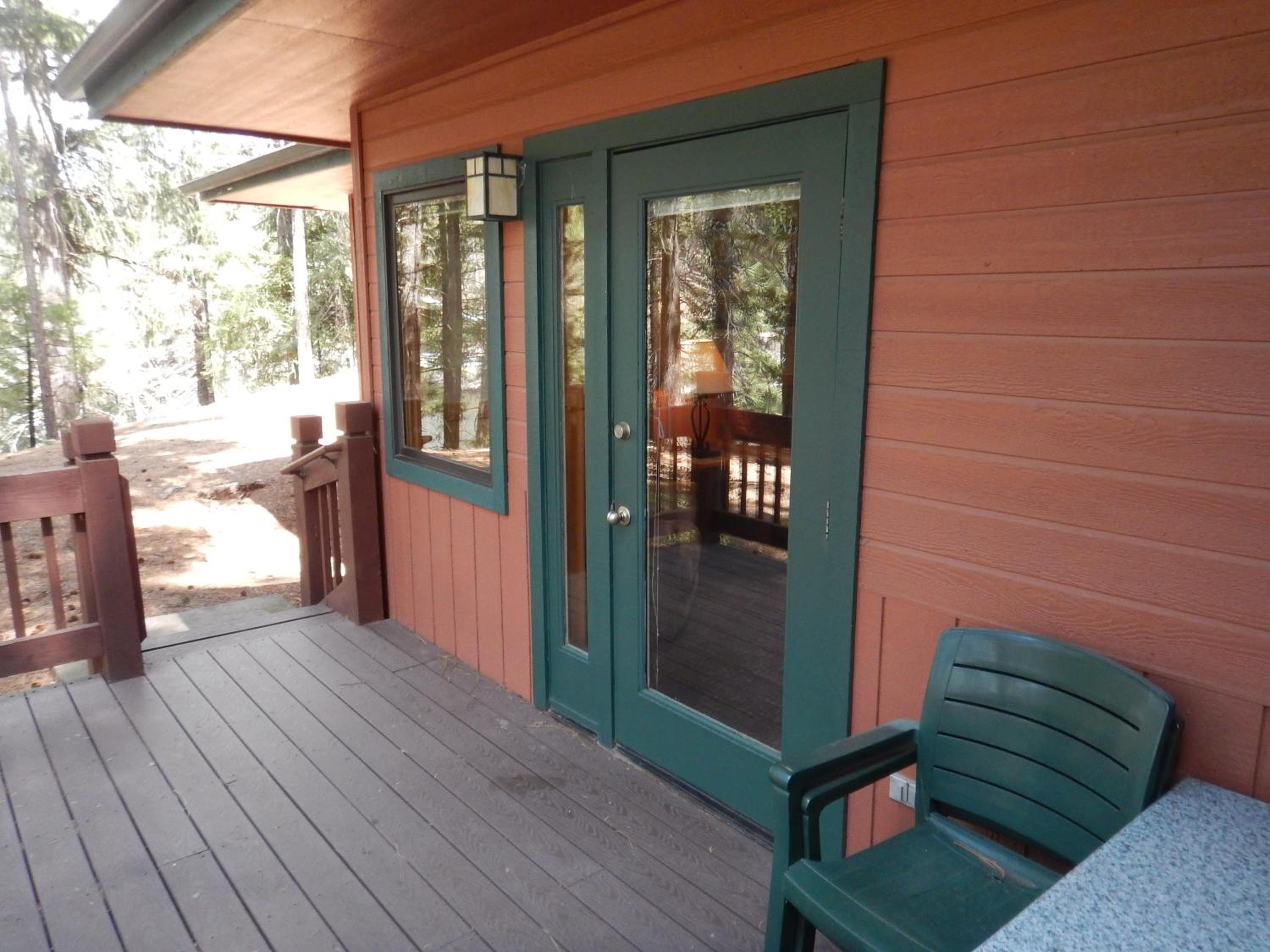 Deluxe Two-Bedroom Chalet with Lake View photo 3
