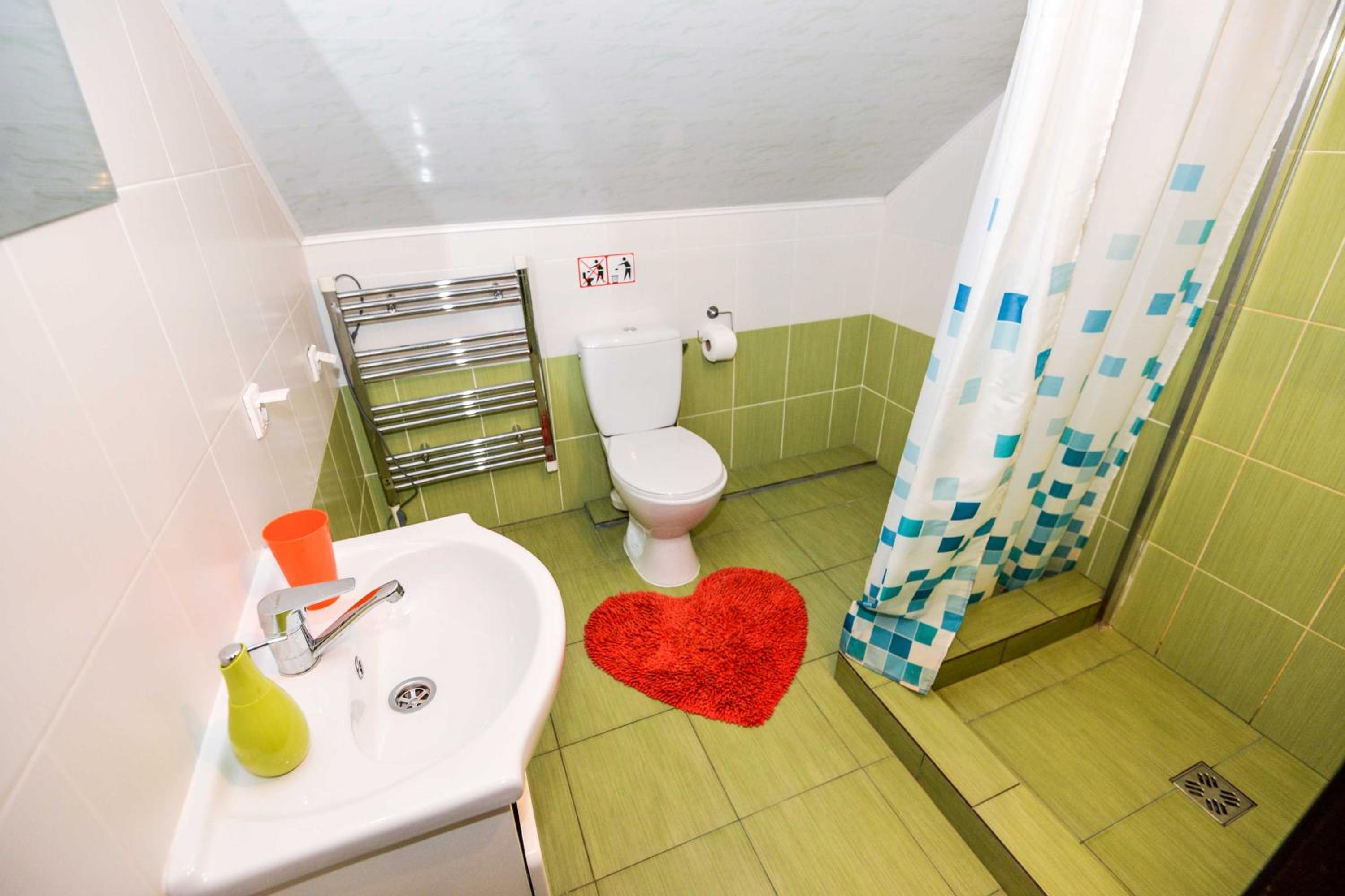 Quadruple Room with Shower - Photo 14