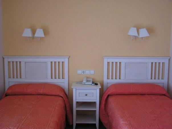 Double or Twin Room - Photo 5