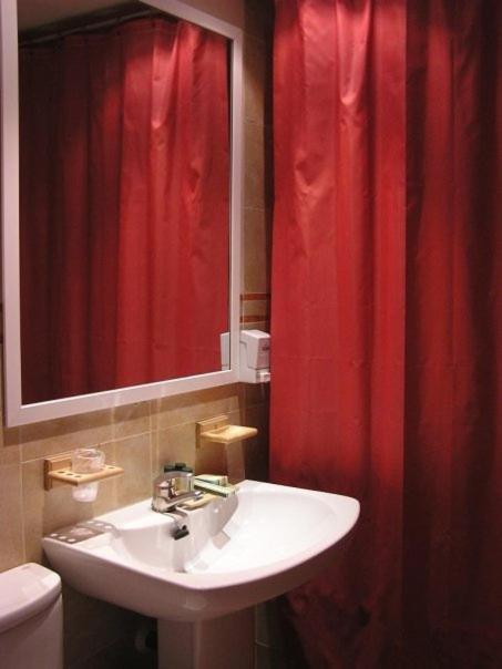 Double or Twin Room - Photo 2