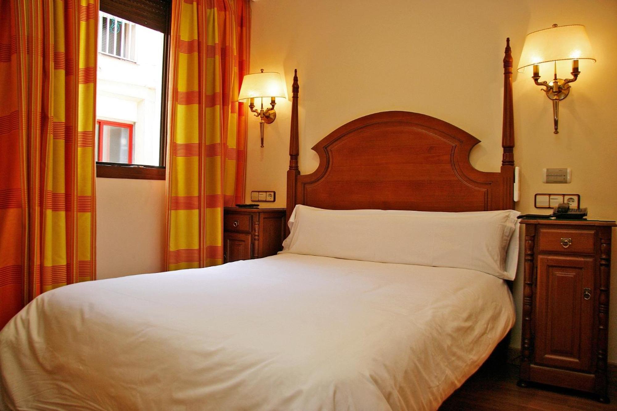 Double or Twin Room - Photo 5