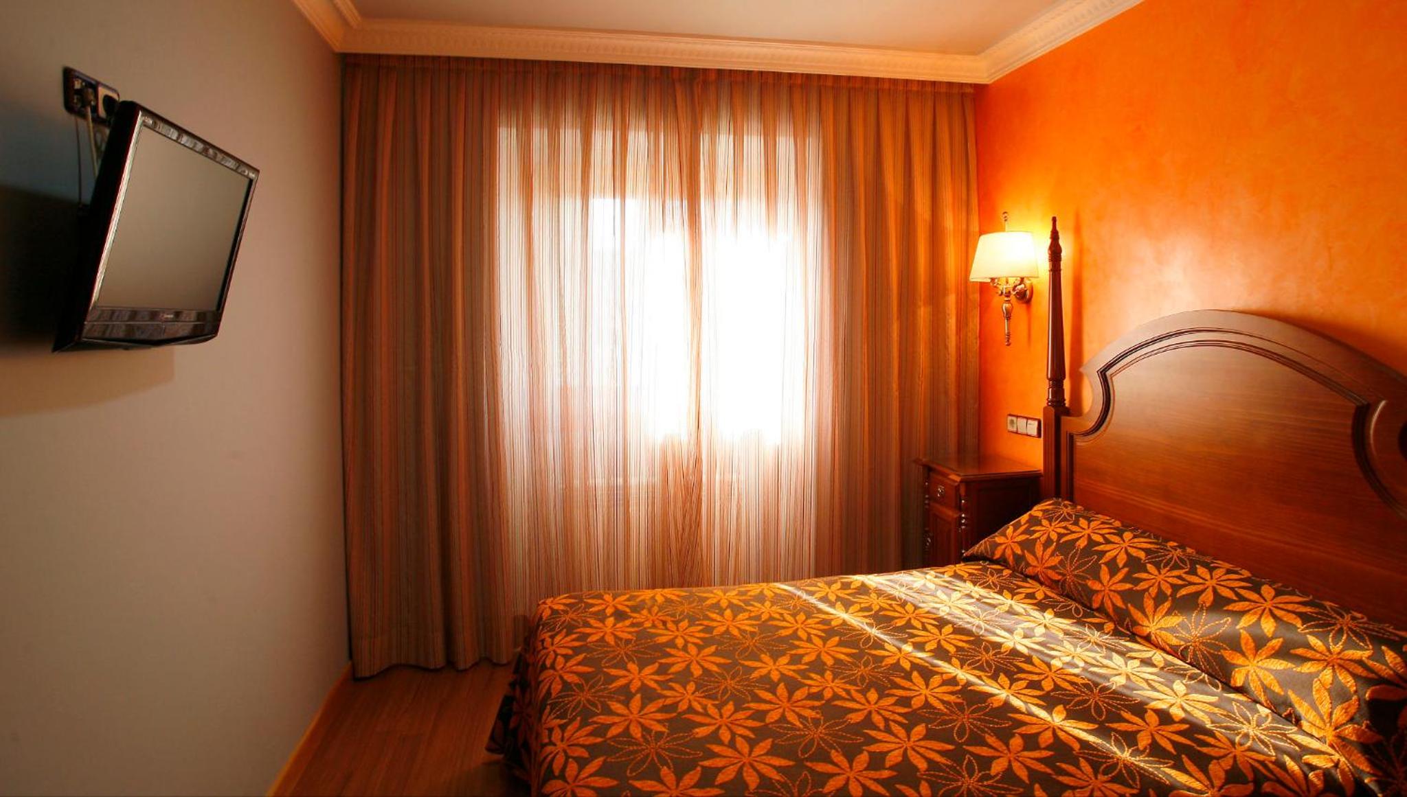 Double or Twin Room - Photo 3