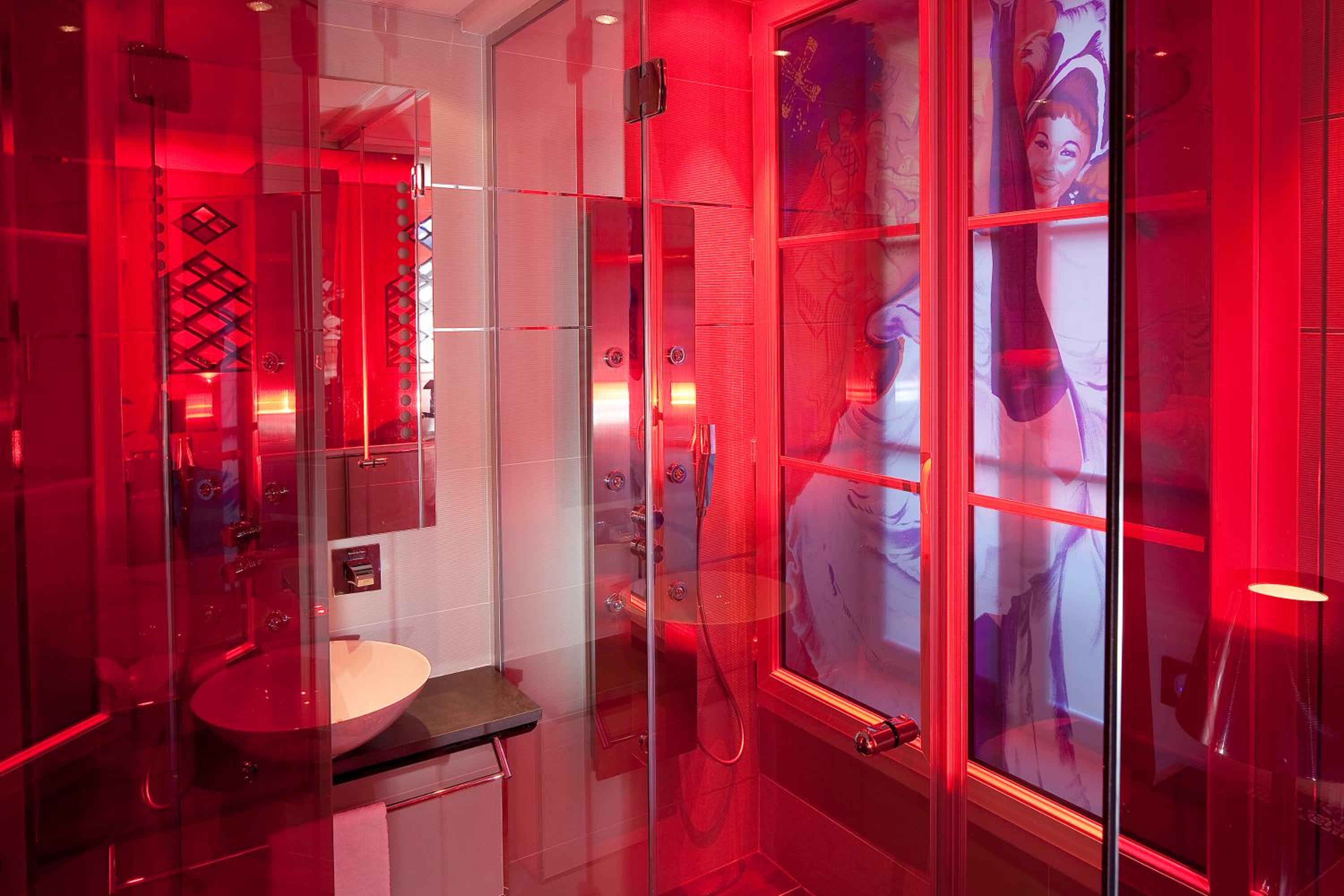 Moulin Rouge Room - With Shower