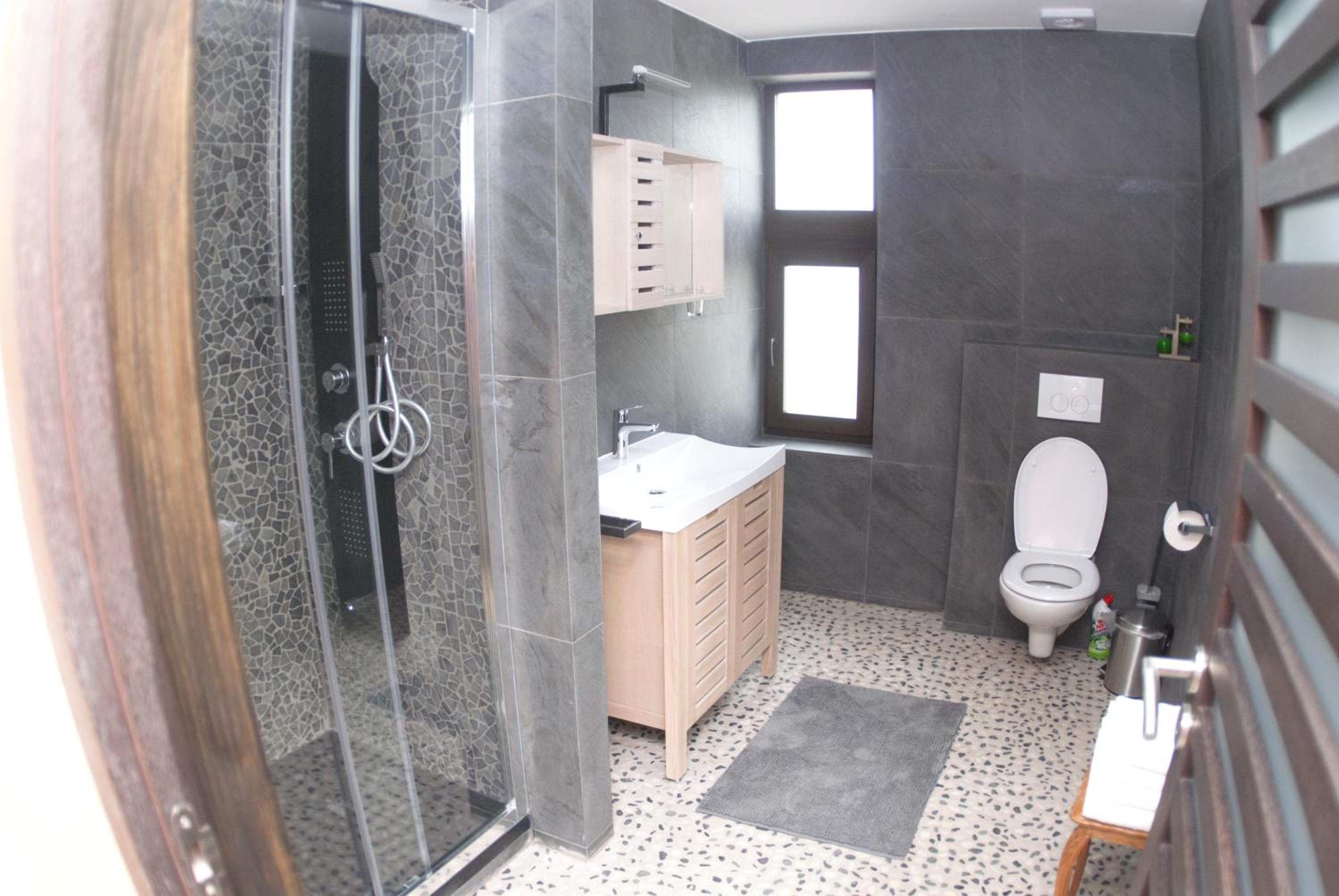 Family Room with Private Bathroom photo 3