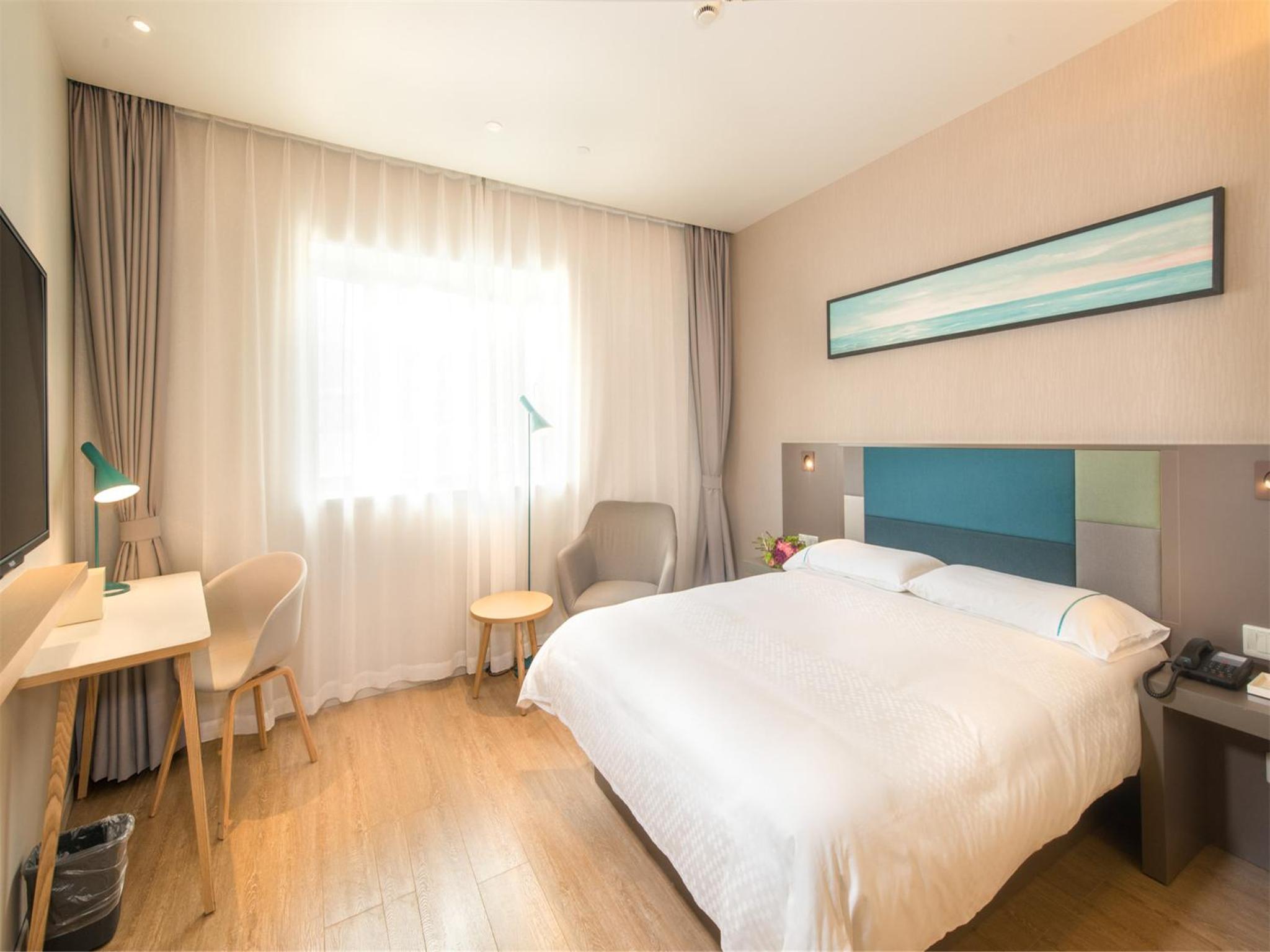 Business Queen Room