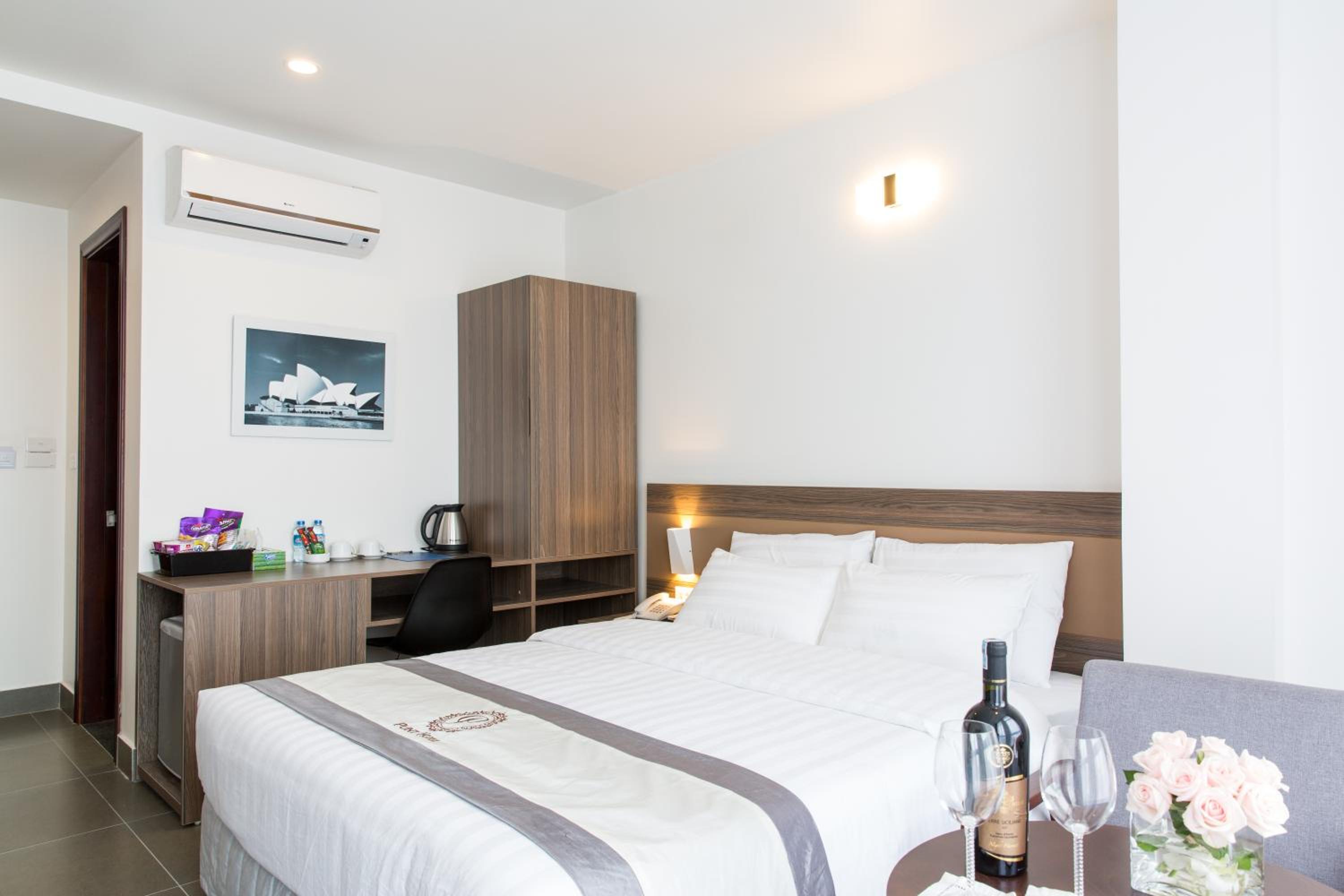 Deluxe Double Room - Photo 14