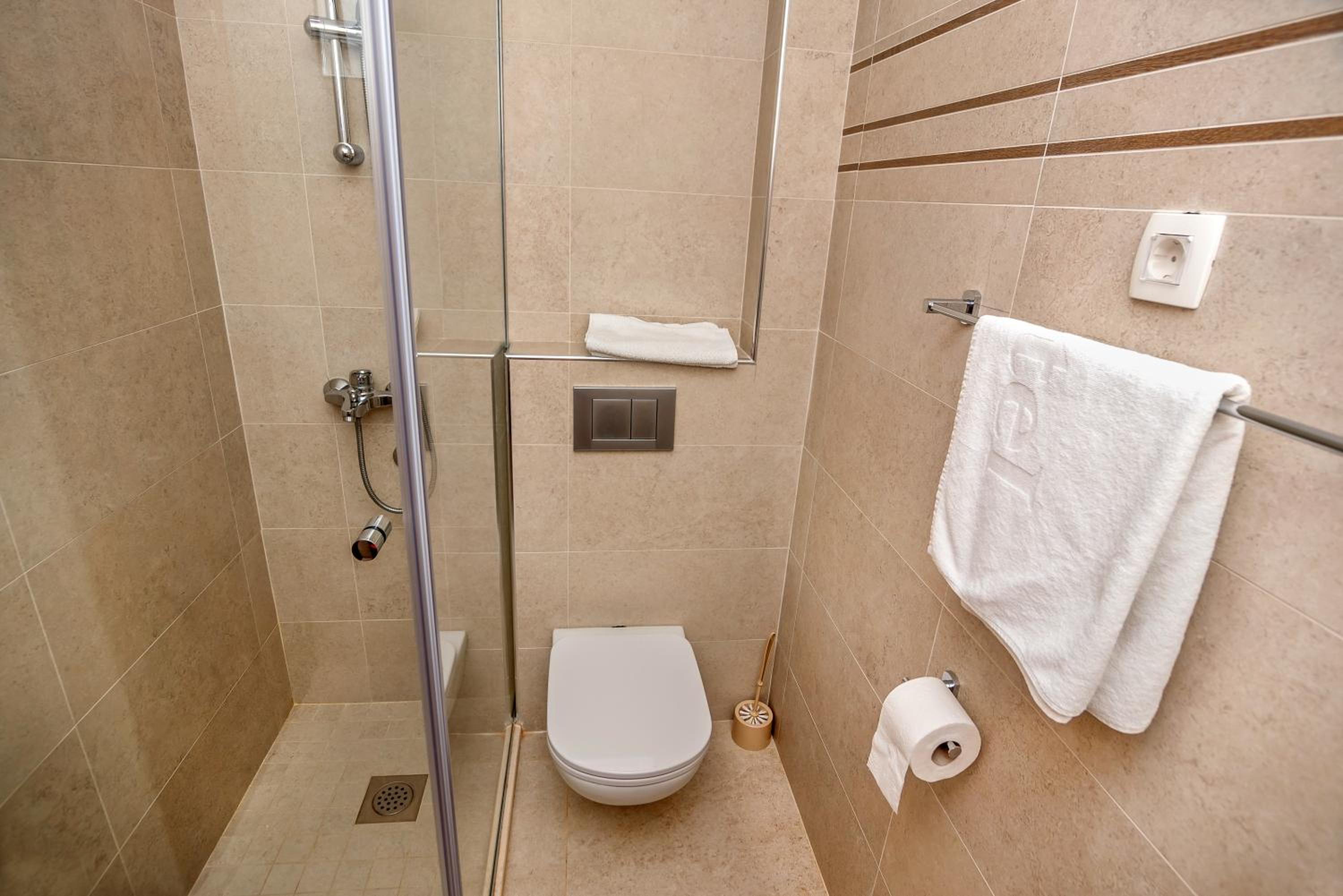 Double or Twin Room with Sea View - Photo 5