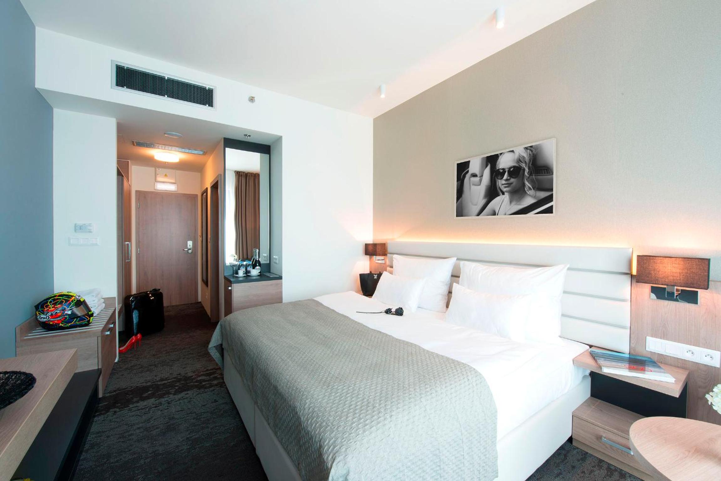 Standard Double or Twin Room - Photo 2