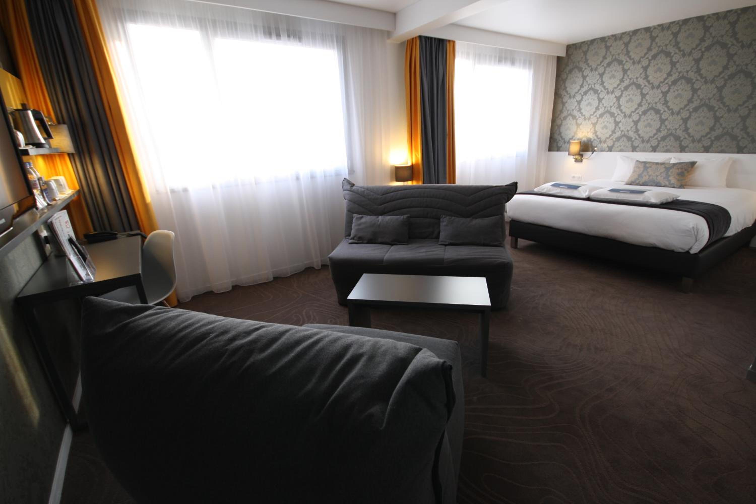 Quintuple Room with 2 Double Beds and 1 Single Bed