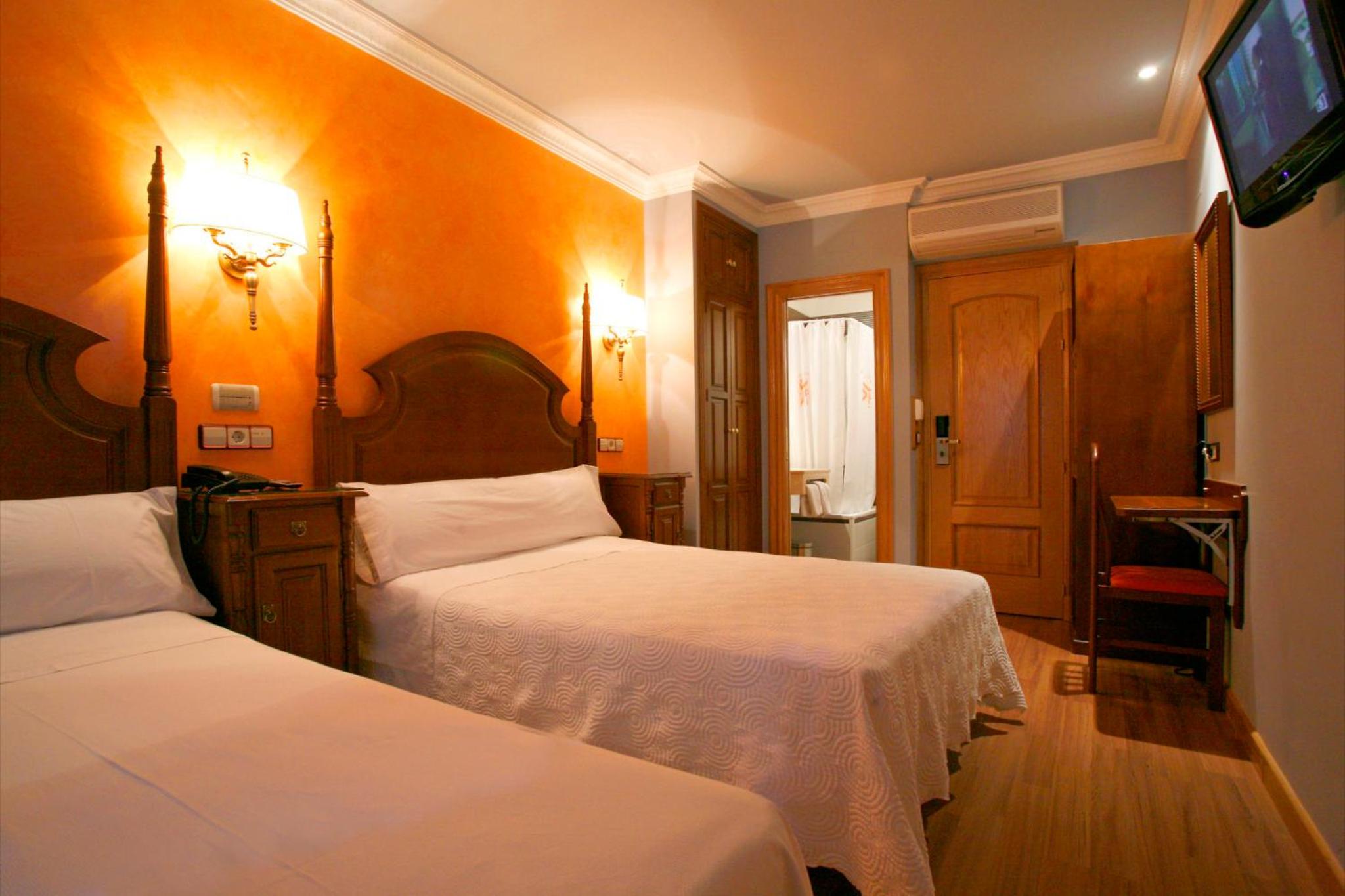 Double or Twin Room - Photo 1