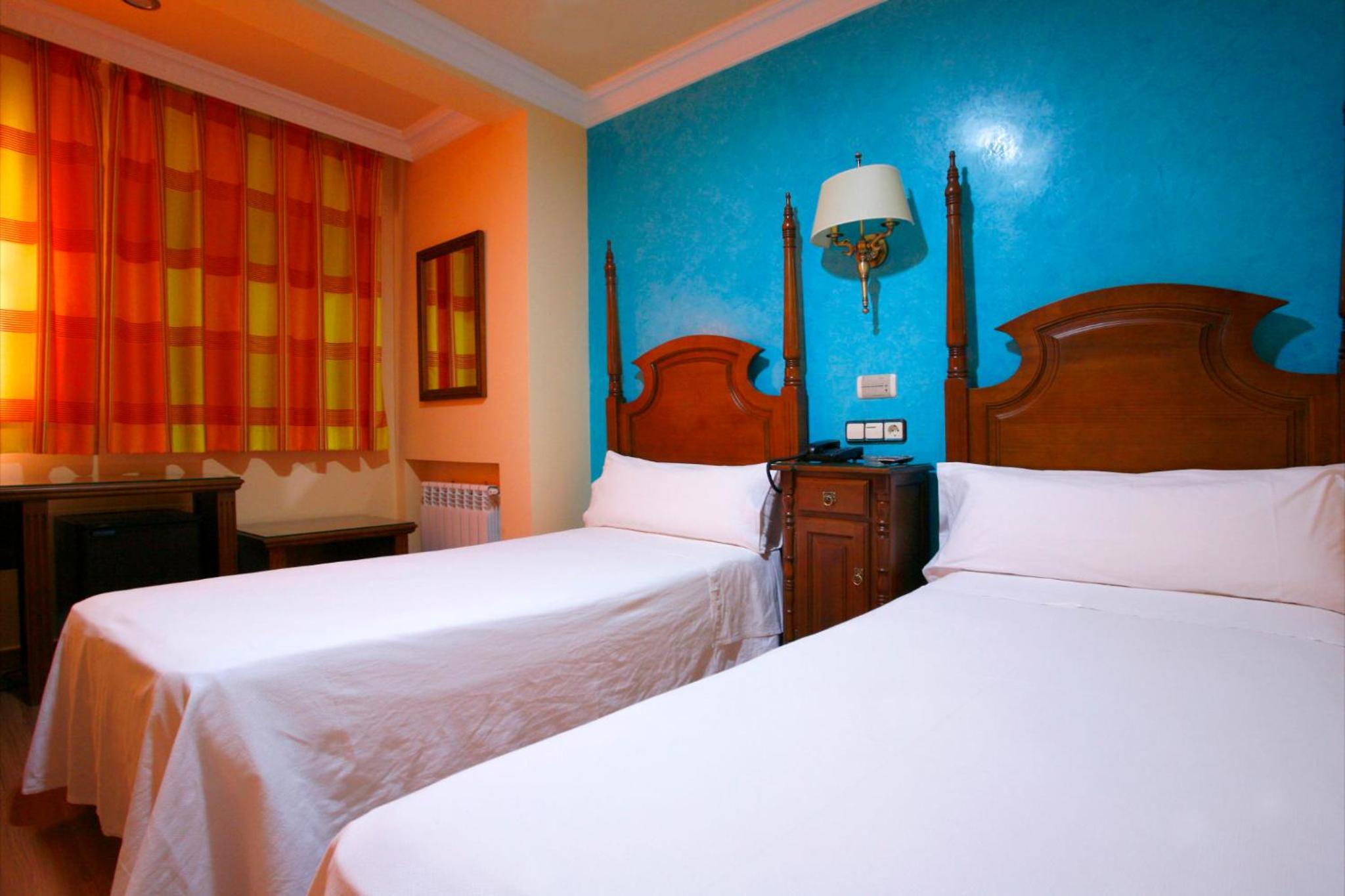 Double or Twin Room - Photo 7