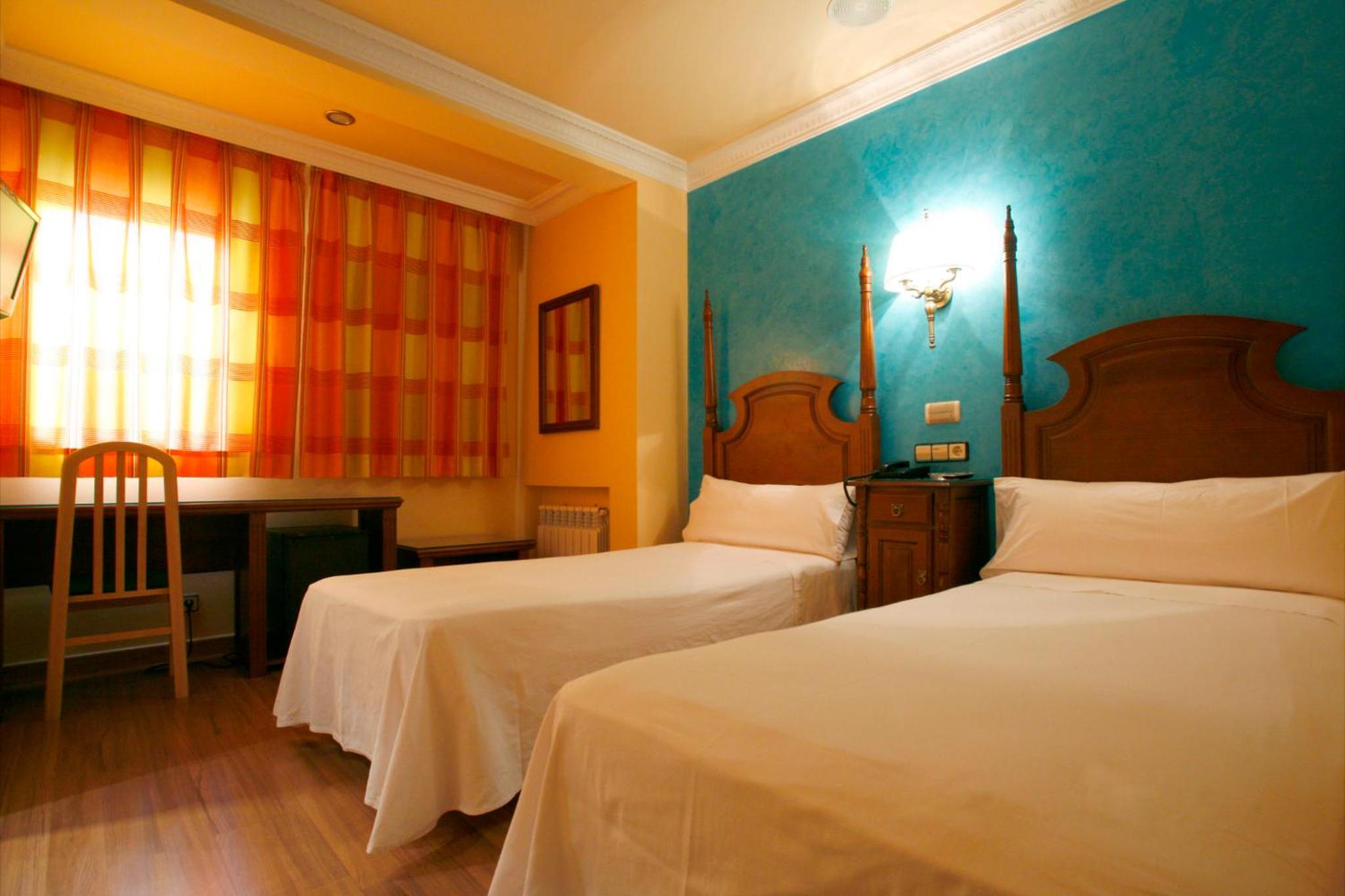 Double or Twin Room - Photo 8