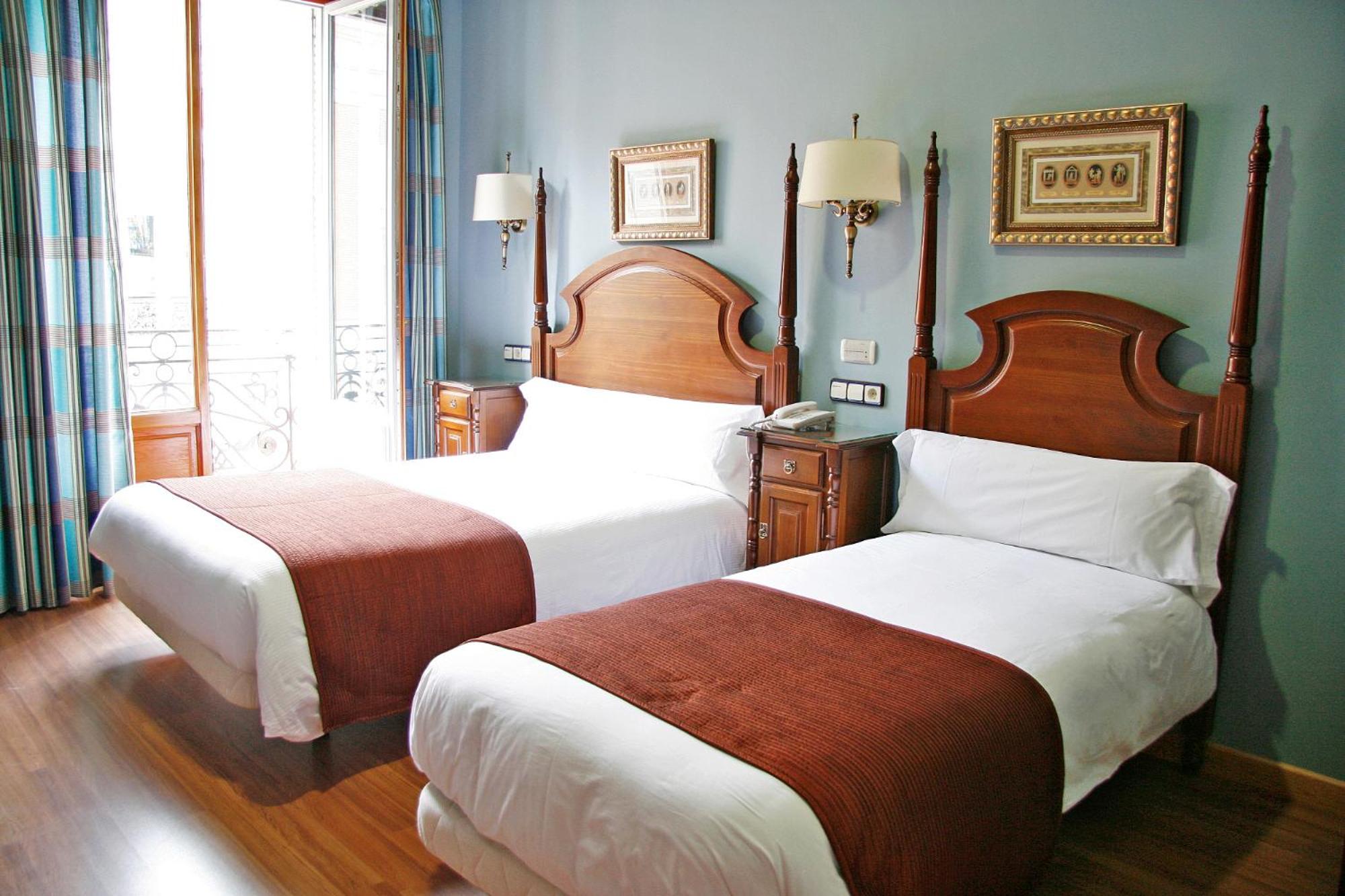 Double or Twin Room - Photo 11