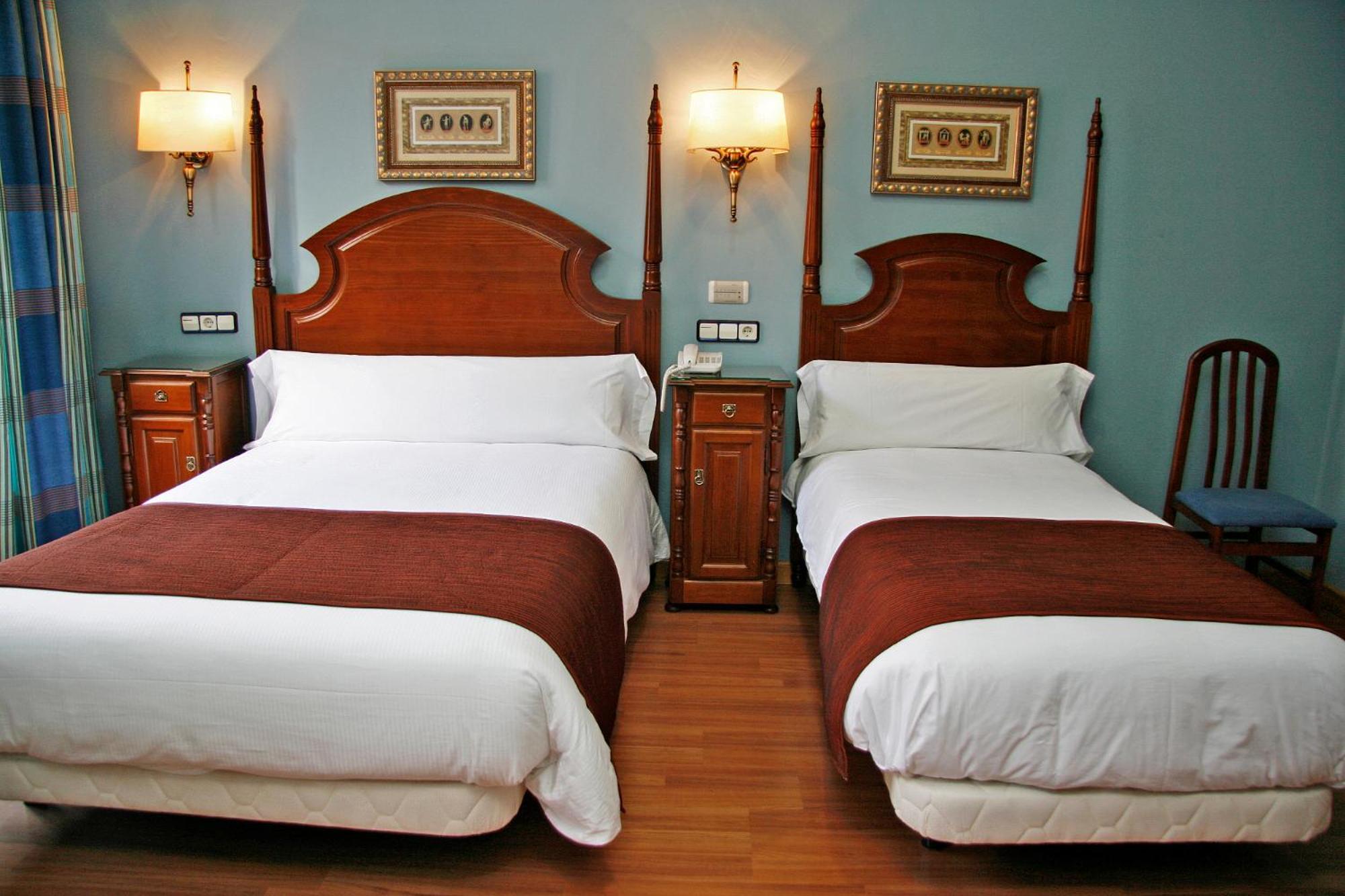 Double or Twin Room - Photo 12