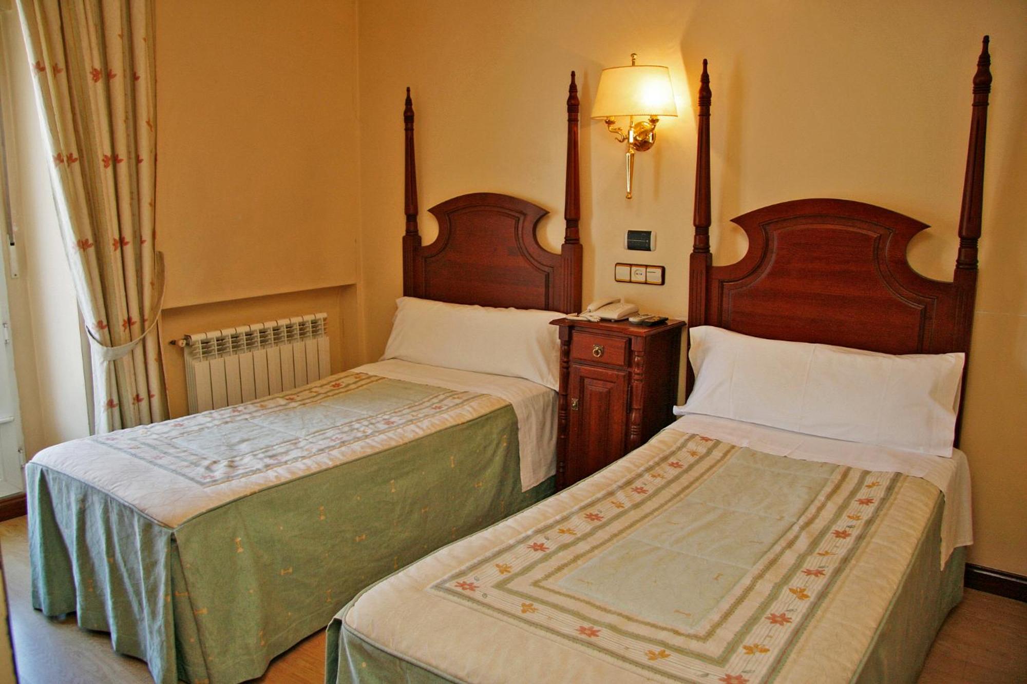 Double or Twin Room - Photo 3