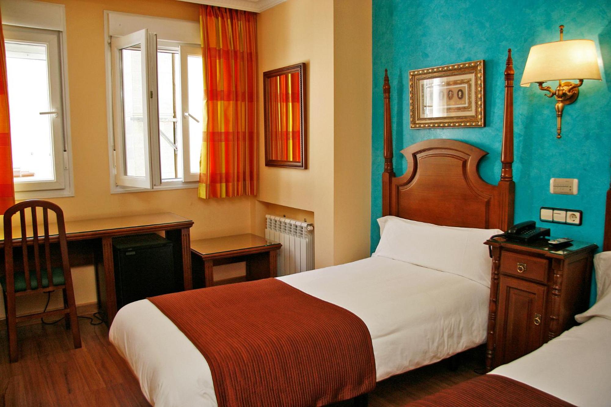 Double or Twin Room - Photo 14