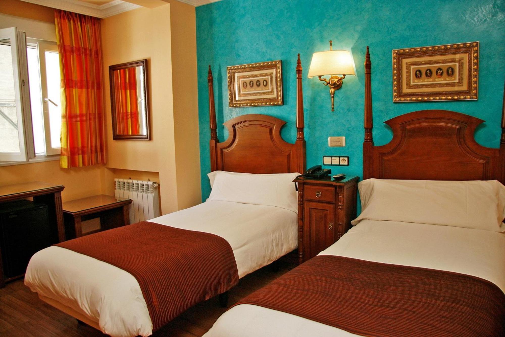 Double or Twin Room - Photo 2