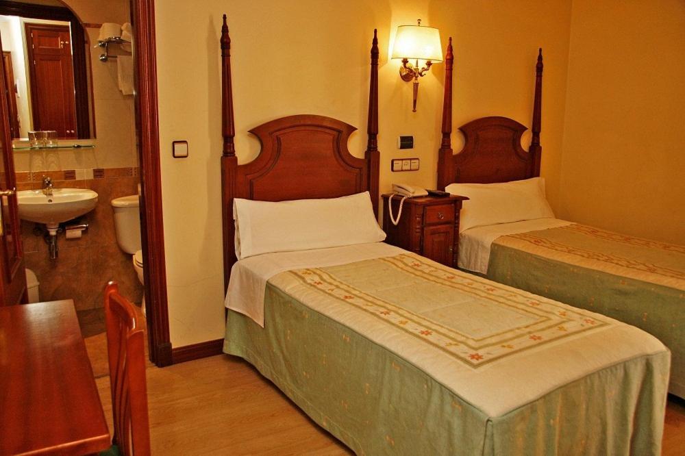 Double or Twin Room - Photo 18