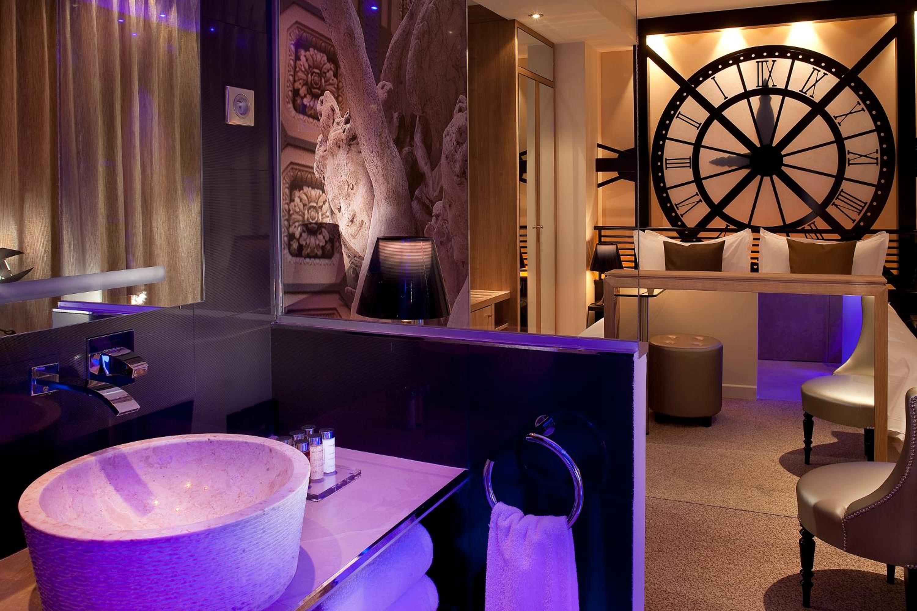 Musée d'Orsay Room - With Jacuzzi thumbnail 5