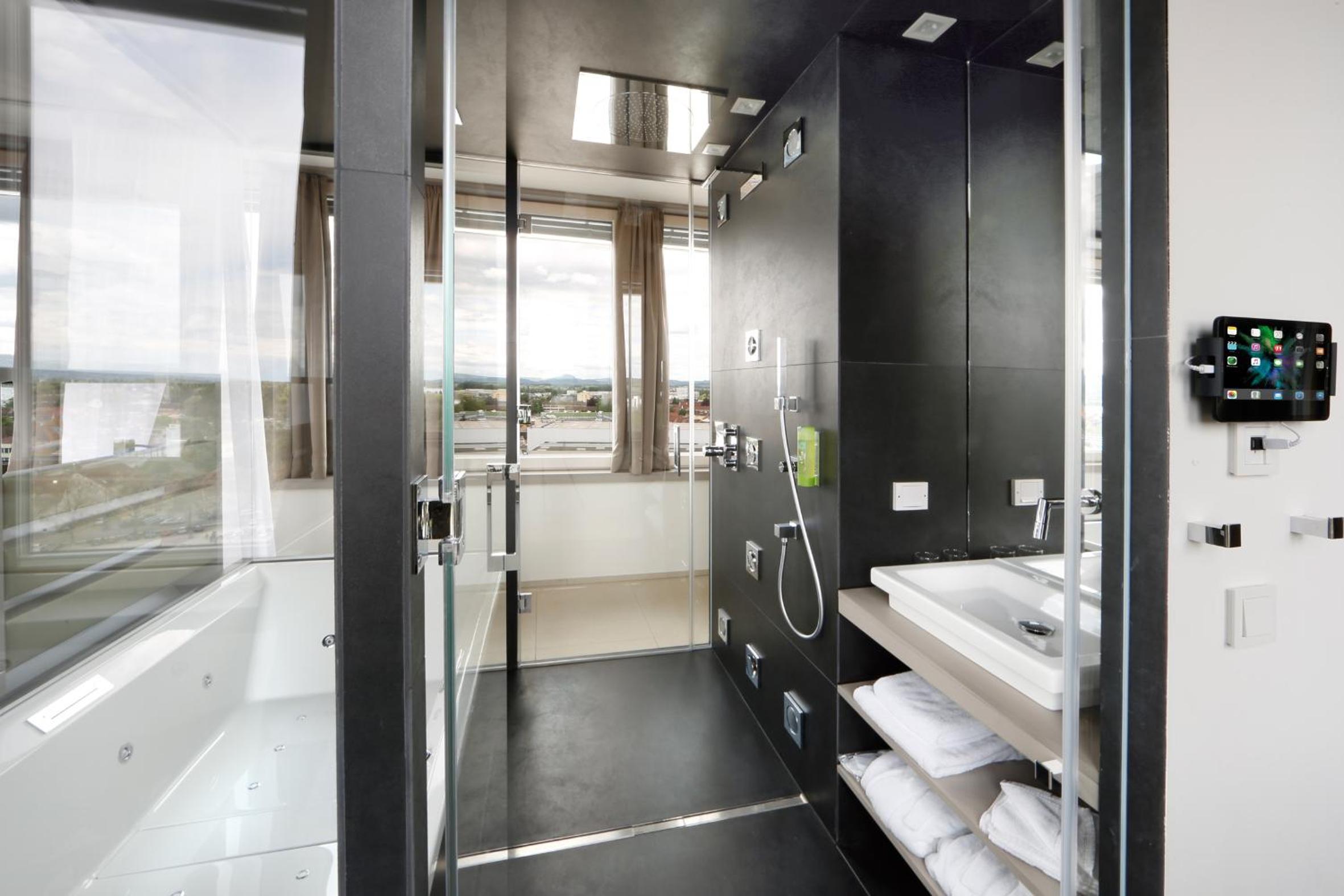ZELLER Suite with Spa Bath - Photo 7