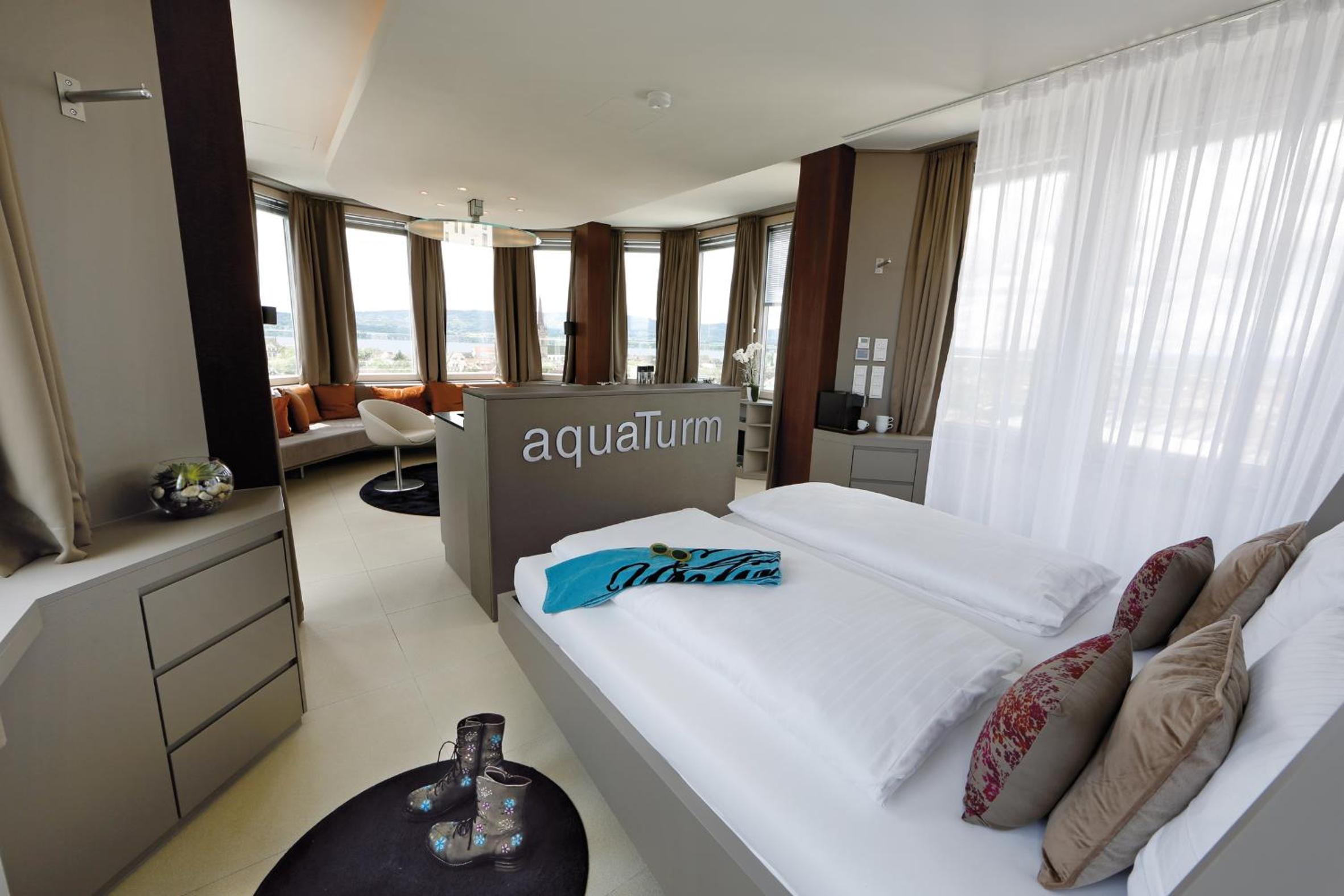 ZELLER Suite with Spa Bath - Photo 4