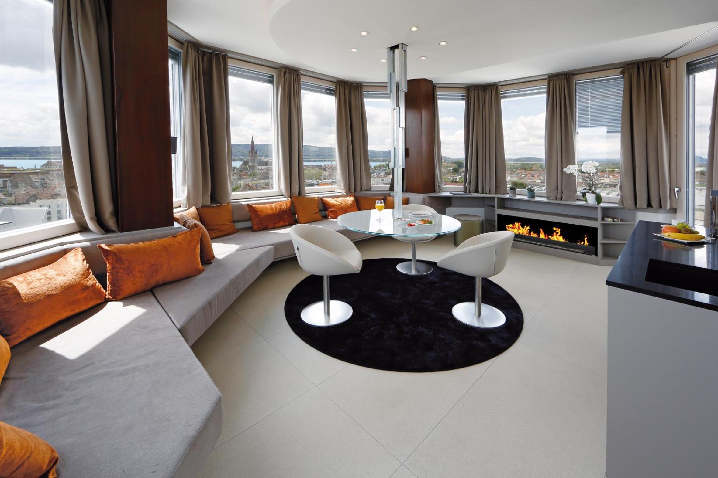 ZELLER Suite with Spa Bath - Photo 3
