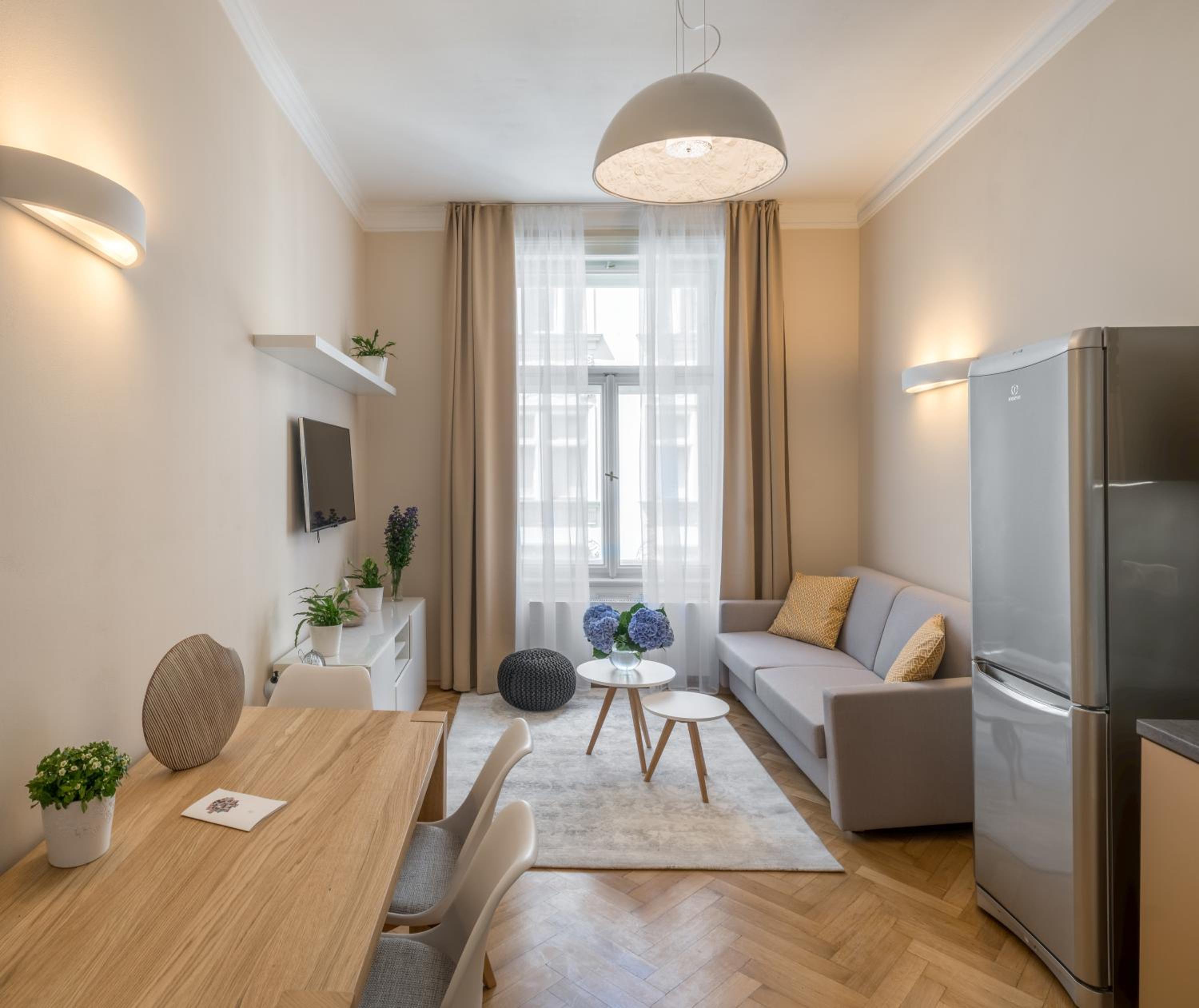 One Bedroom Apartment Mordecai