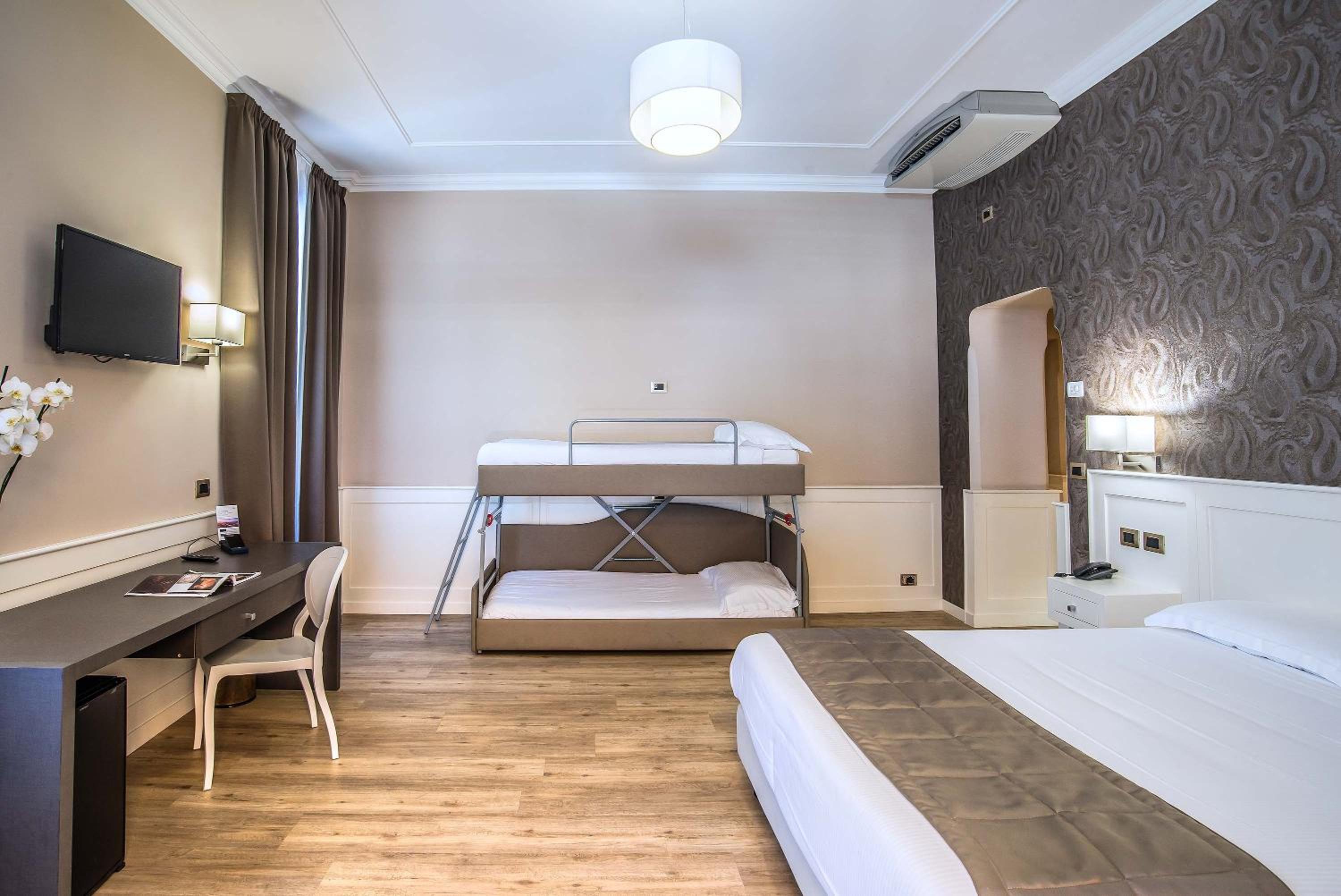 Deluxe Double Room photo 3