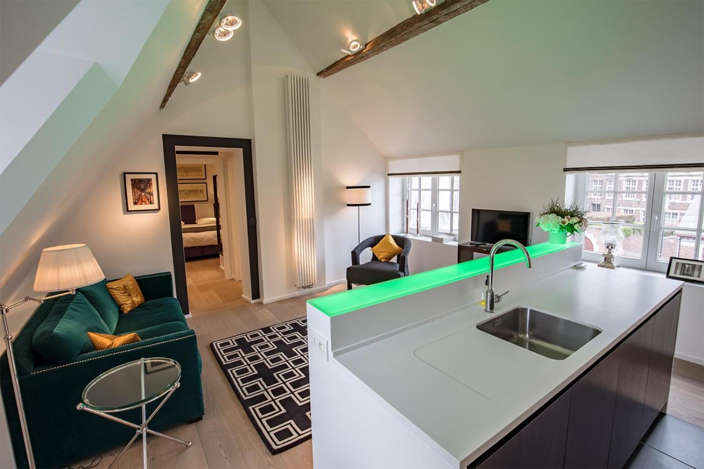 Deluxe Apartment photo 2